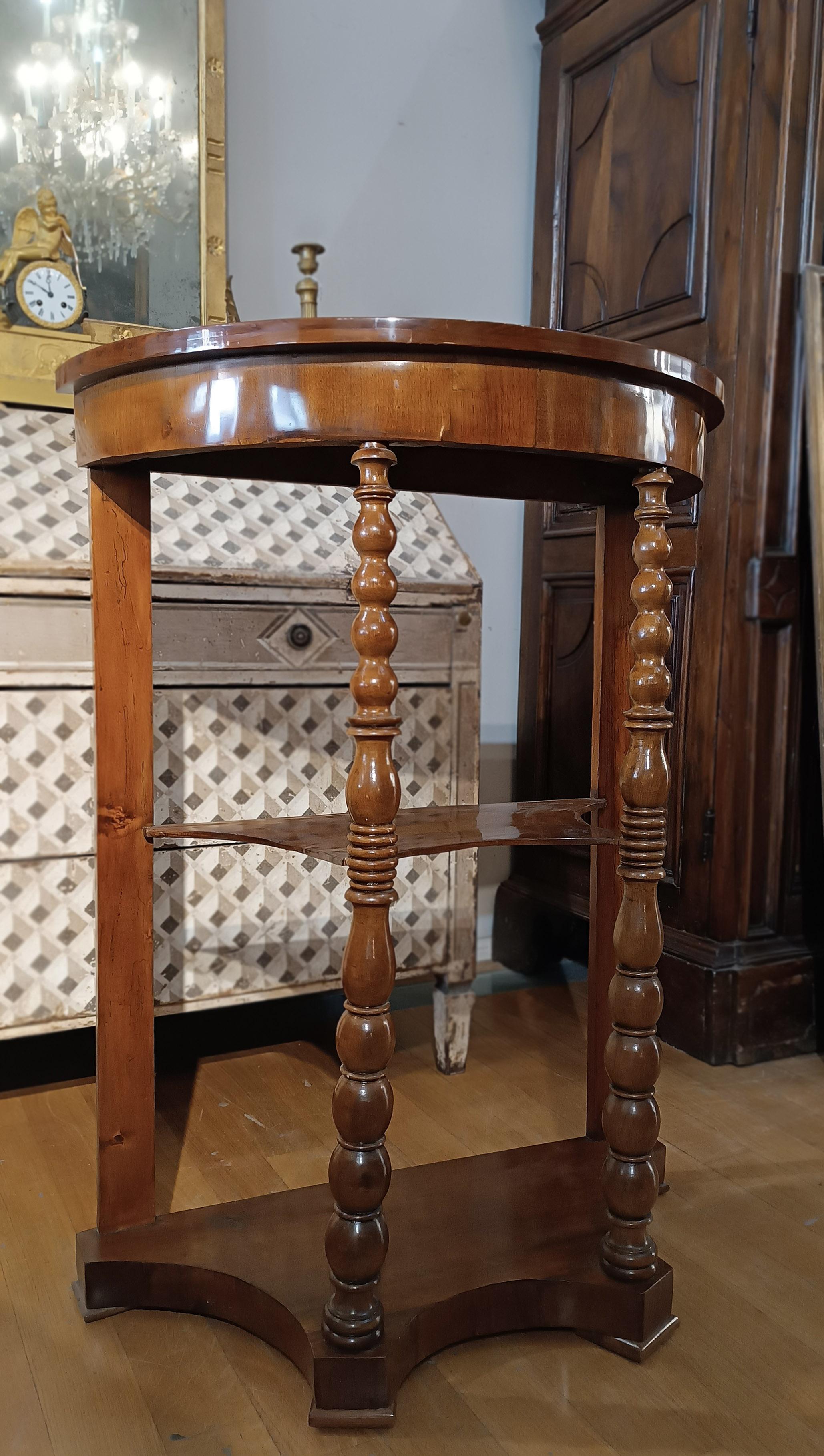 Hand-Carved FIRST HALF OF THE 19th CENTURY WALNUT ÉTAGÈRE  For Sale
