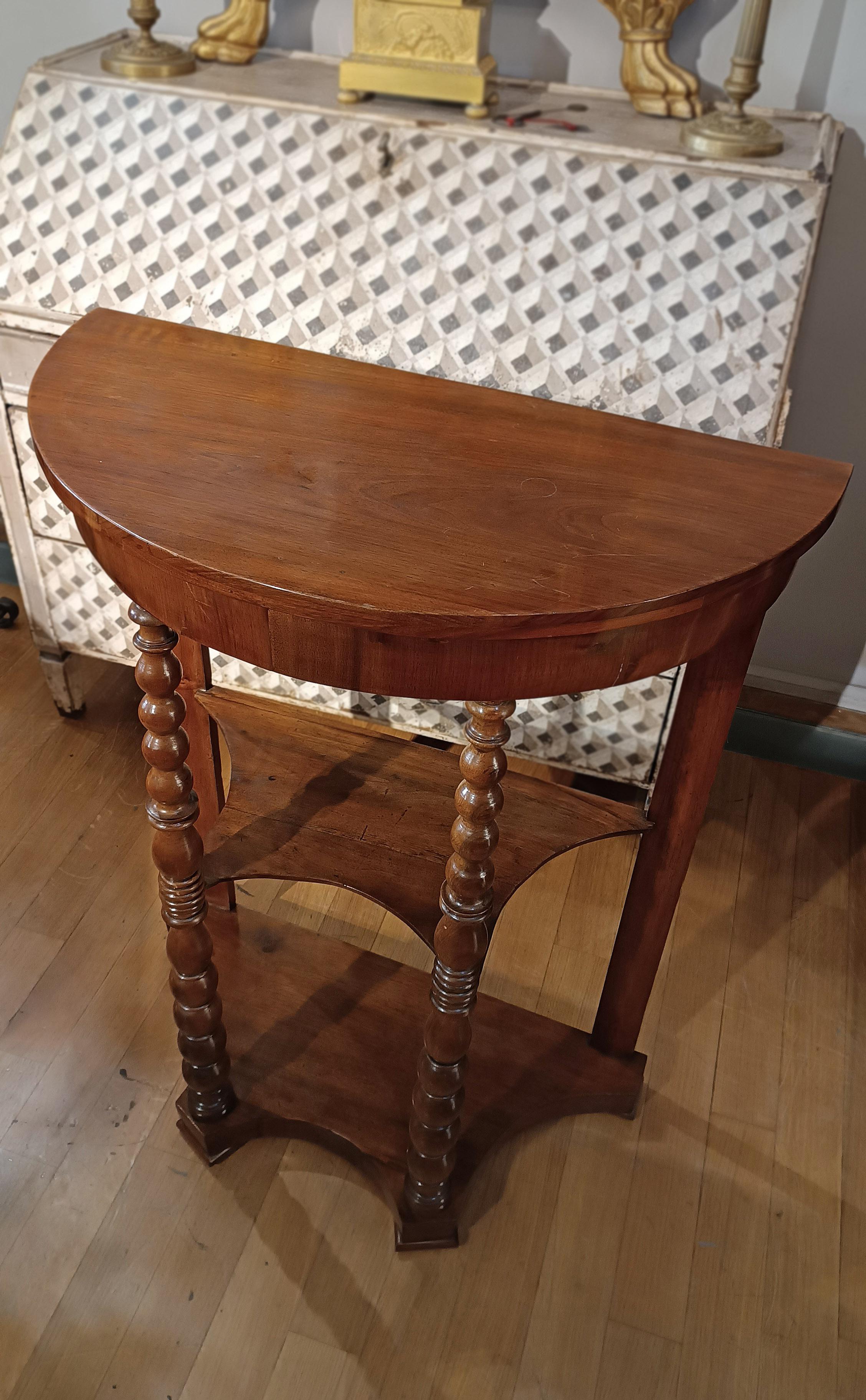 19th Century FIRST HALF OF THE 19th CENTURY WALNUT ÉTAGÈRE  For Sale