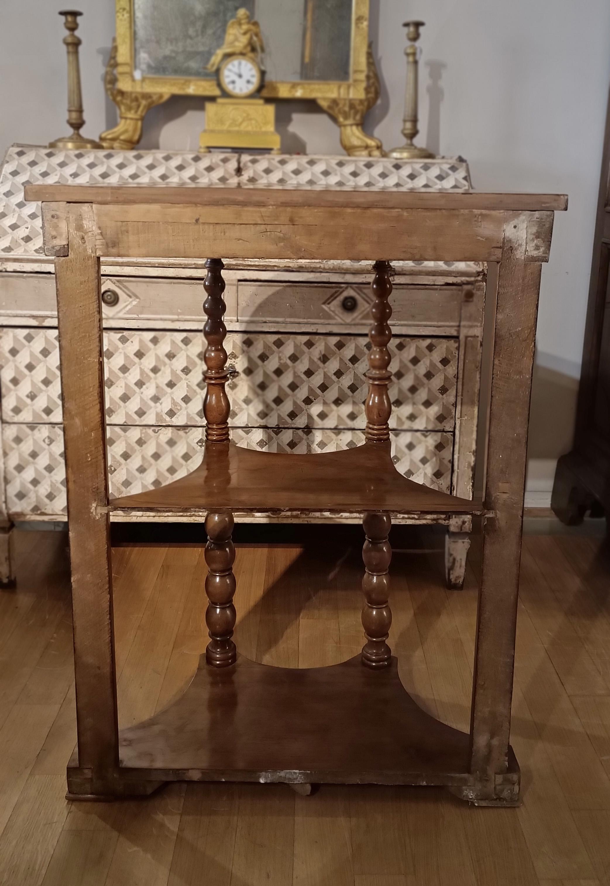Nutwood FIRST HALF OF THE 19th CENTURY WALNUT ÉTAGÈRE  For Sale