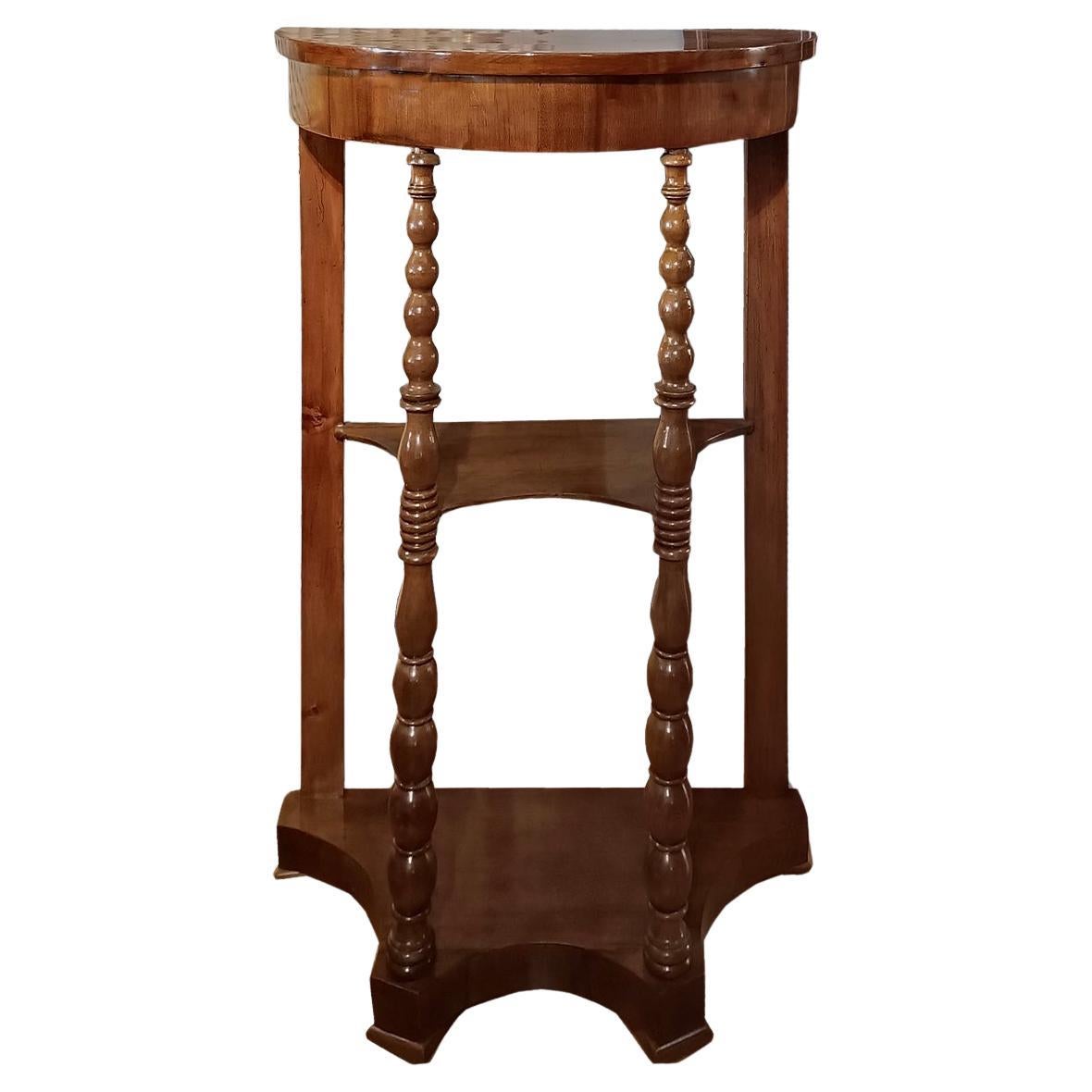 FIRST HALF OF THE 19th CENTURY WALNUT ÉTAGÈRE  For Sale