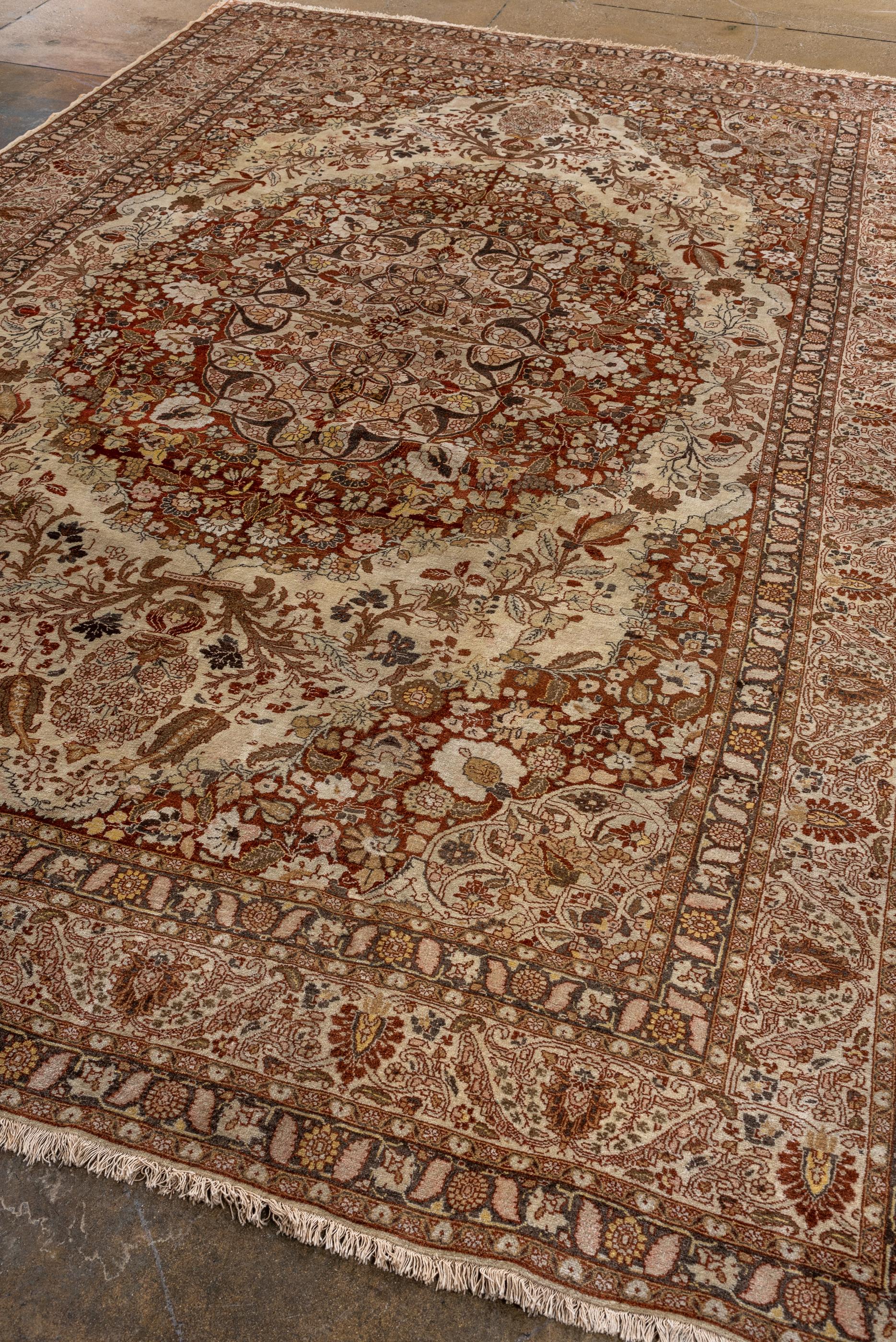 Erste Hälfte Twentieth Jahrhundert Antike Tabriz (Persisch) im Angebot