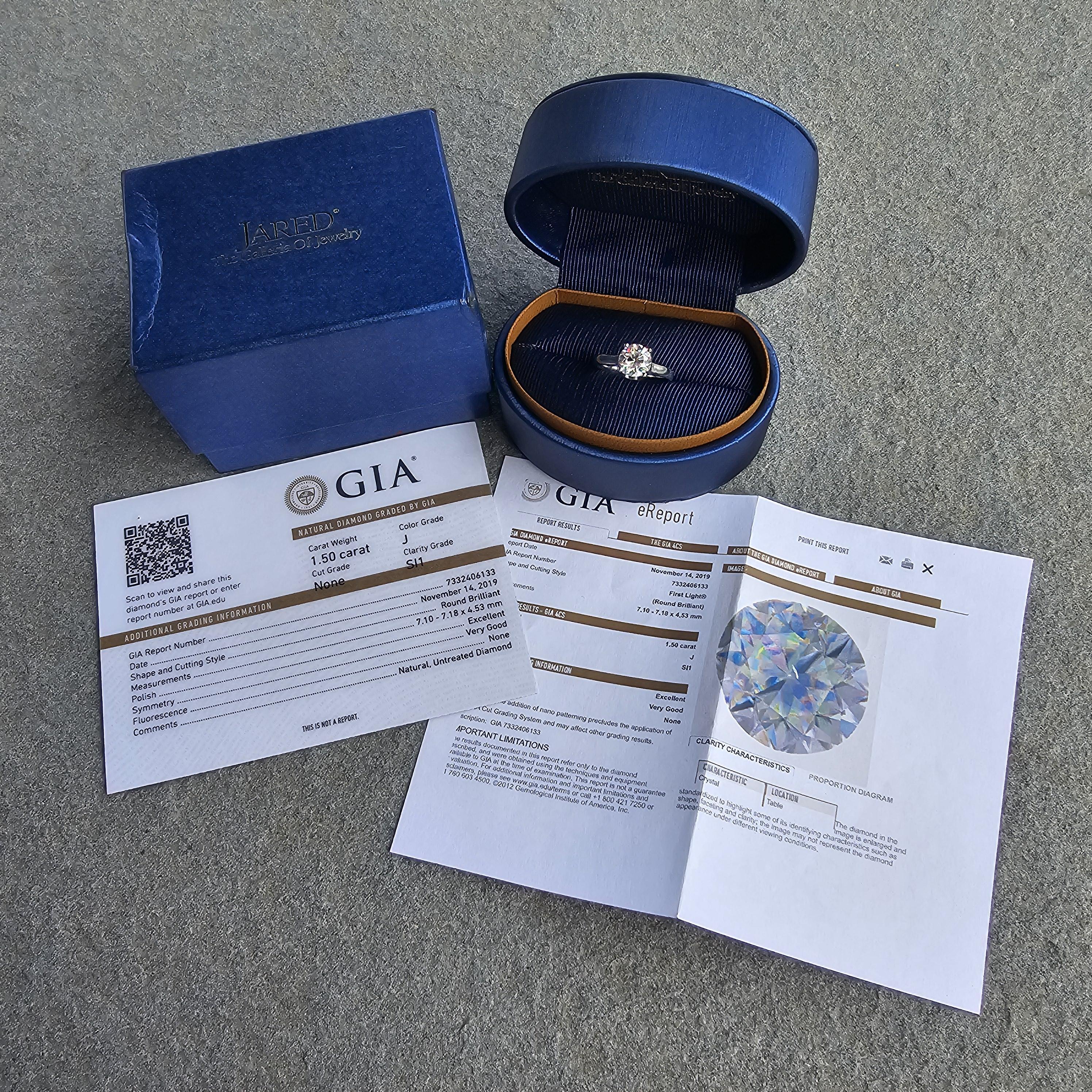 This engagement ring by The Leo Diamond is a stunning piece of jewelry designed to captivate. Crafted from 14k gold, it features a brilliant 1.5-carat First Light diamond as its centerpiece. The diamond, with a clarity of SI1 and a color grade of J,