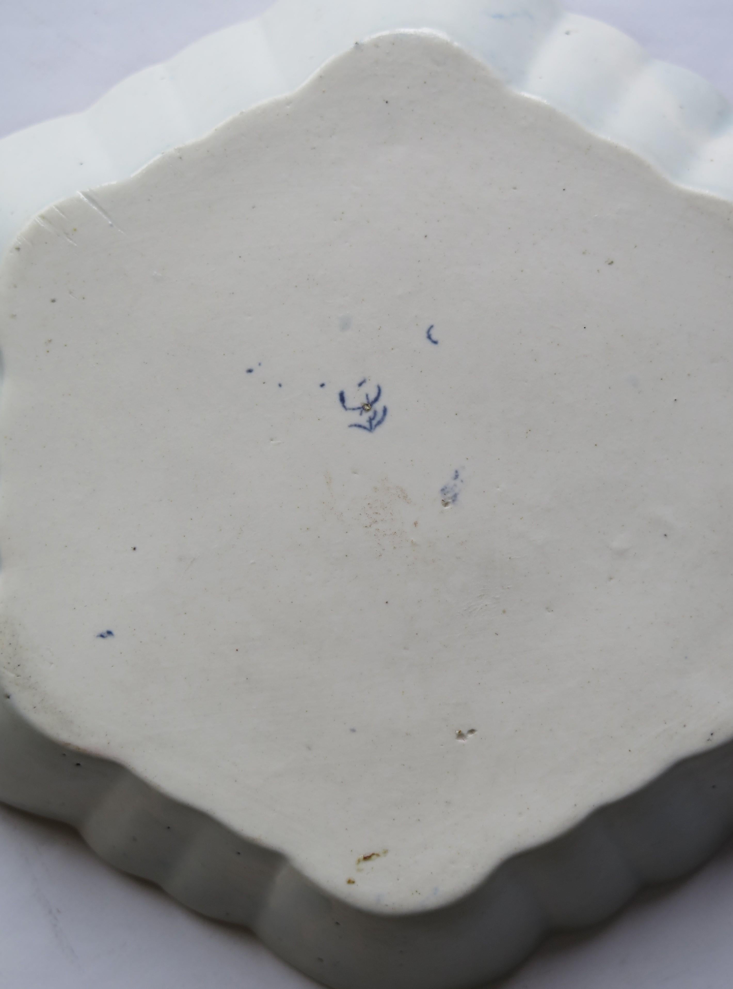 Première période CIRCA Worcester Porcelaine Stand théière Pêcheur Ptn, Circa 1775 en vente 4