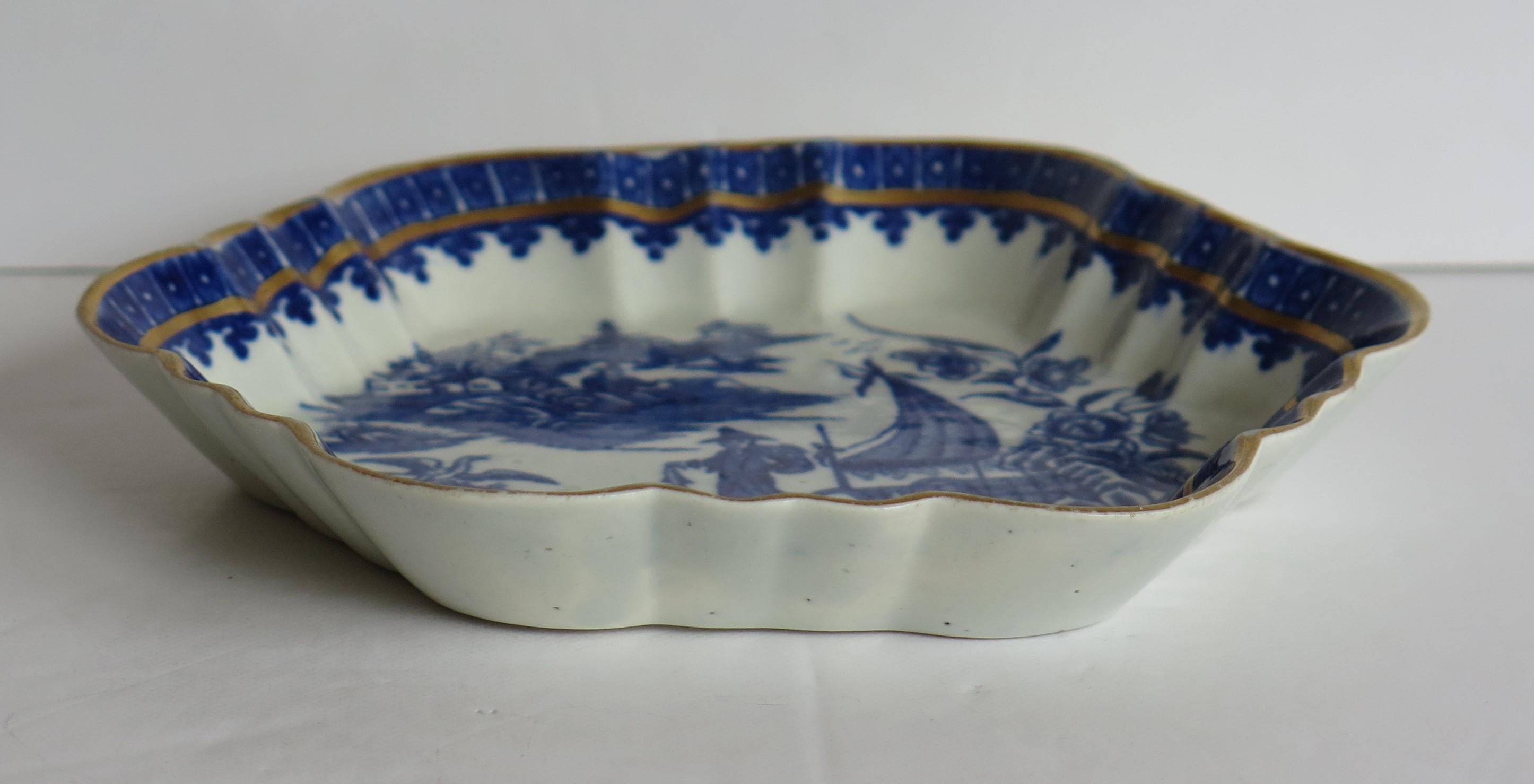 Britannique Première période CIRCA Worcester Porcelaine Stand théière Pêcheur Ptn, Circa 1775 en vente