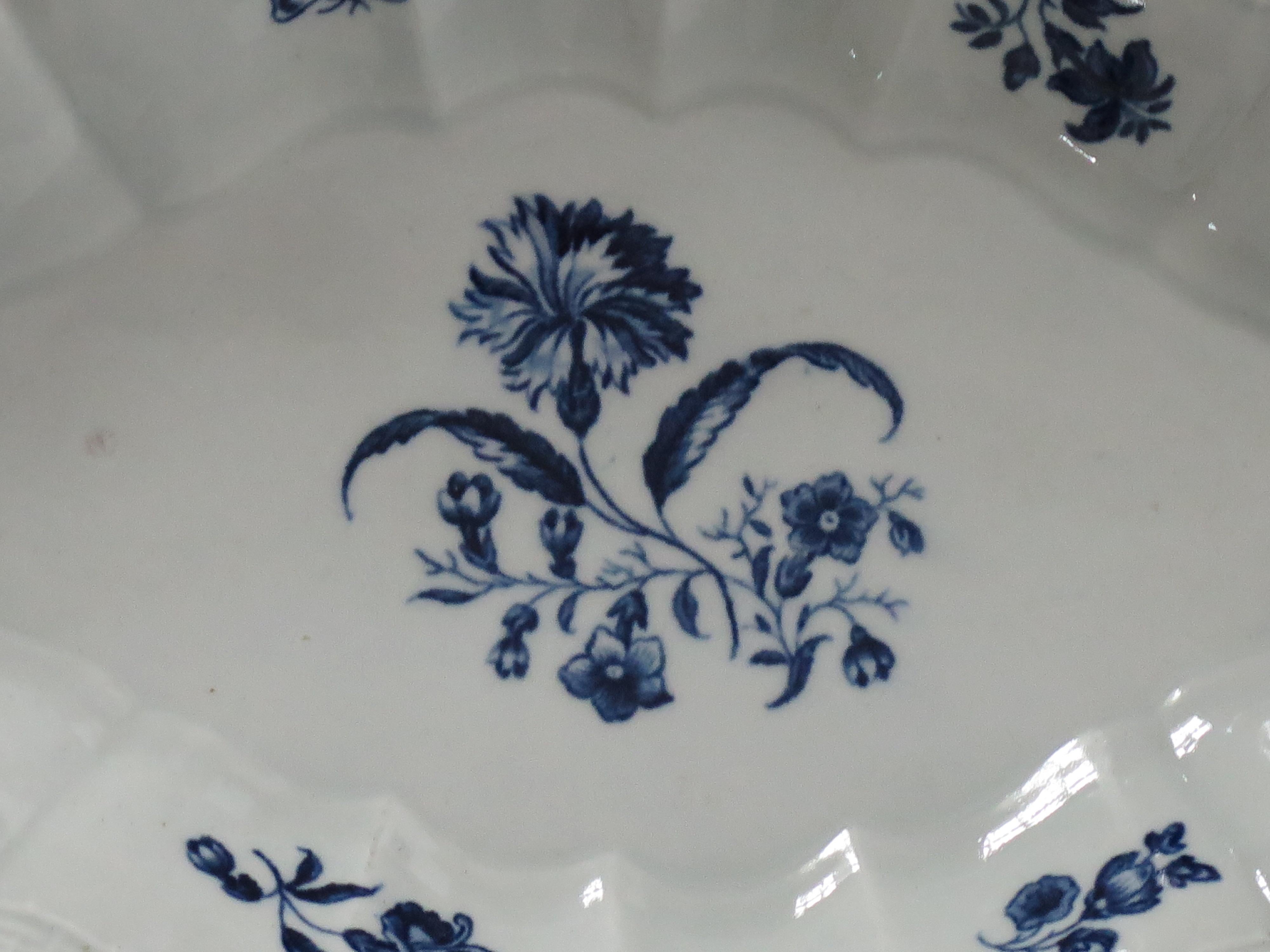 First Period Worcester Blue and White Desert Dish in Gillyflower ptn, Ca 1770 For Sale 3