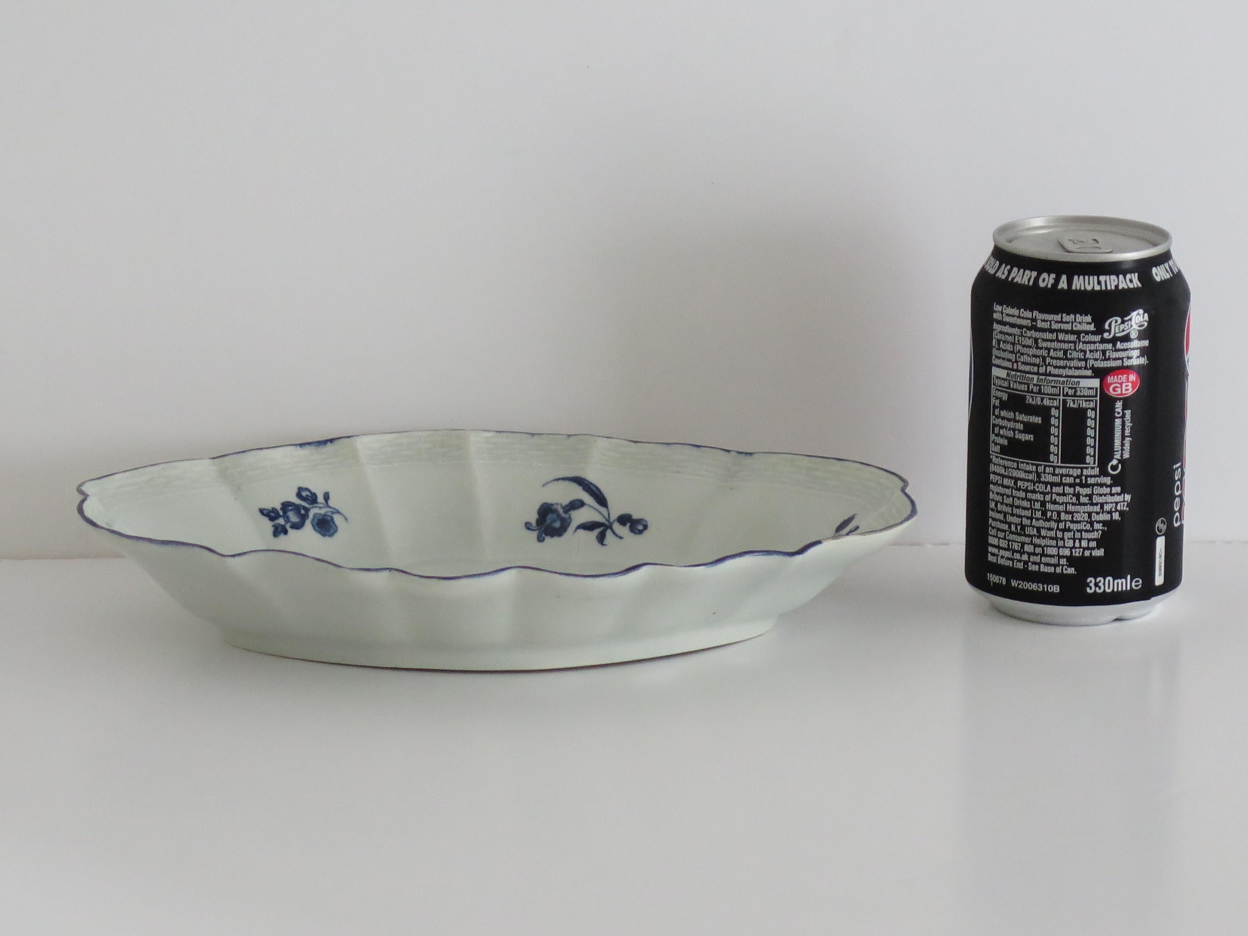 First Period Worcester Blue and White Desert Dish in Gillyflower ptn, Ca 1770 For Sale 7