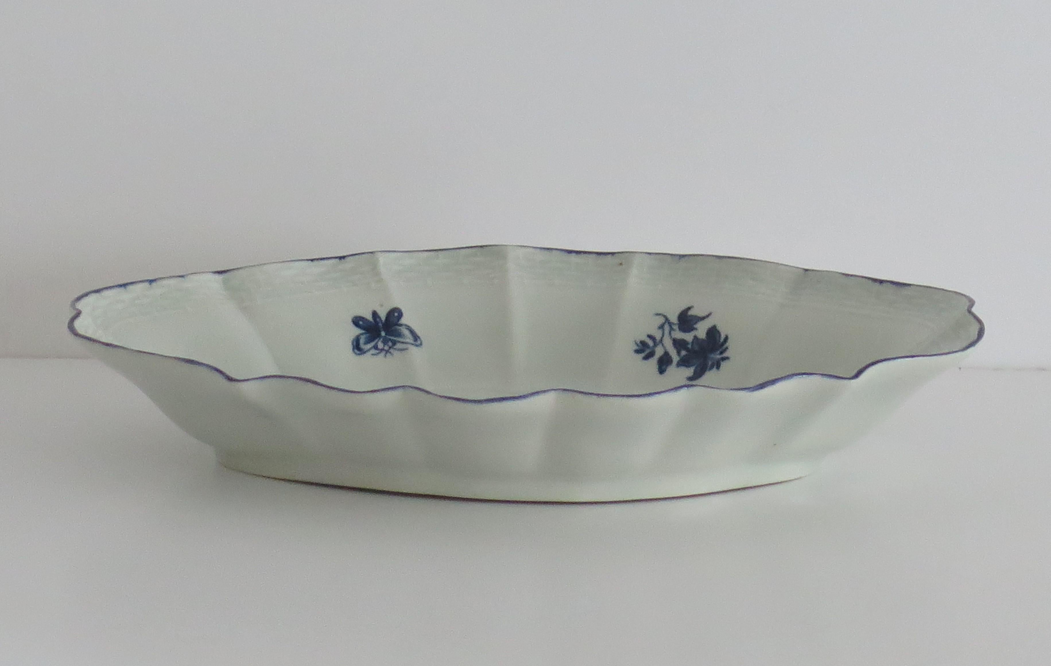 Glazed First Period Worcester Blue and White Desert Dish in Gillyflower ptn, Ca 1770 For Sale