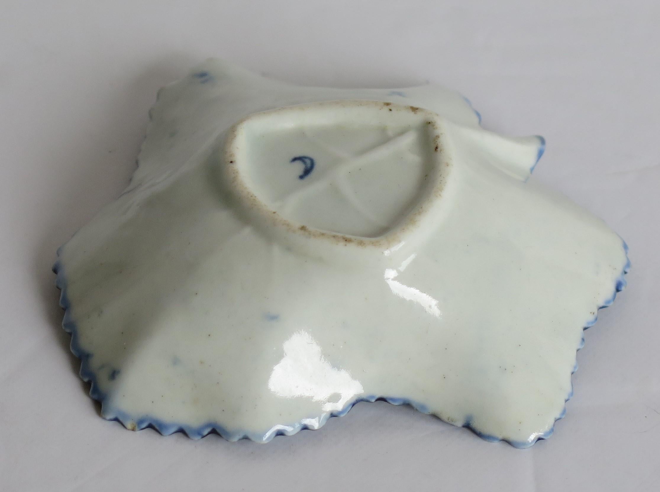 18th Century and Earlier First Period Worcester Blue and White Pickle Leaf Dish in Floral Pattern ca 1770 For Sale