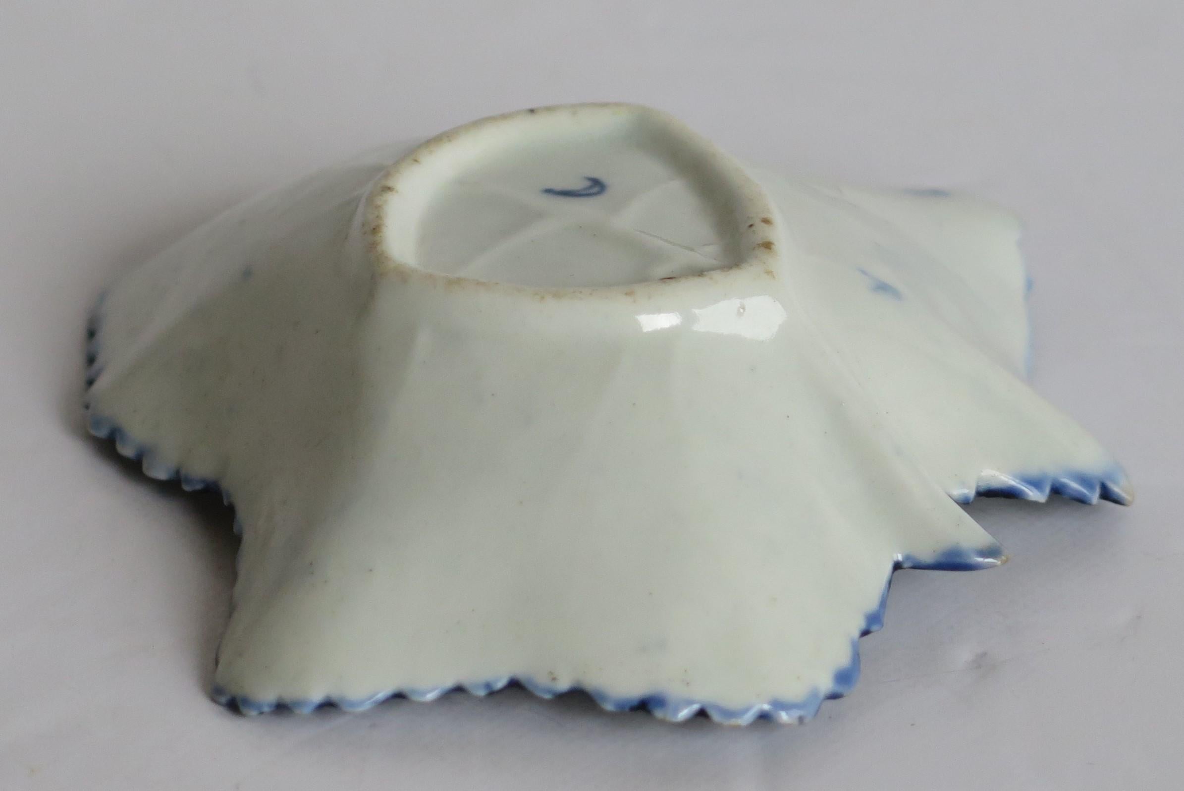 First Period Worcester Blue and White Pickle Leaf Dish in Floral Pattern ca 1770 For Sale 1