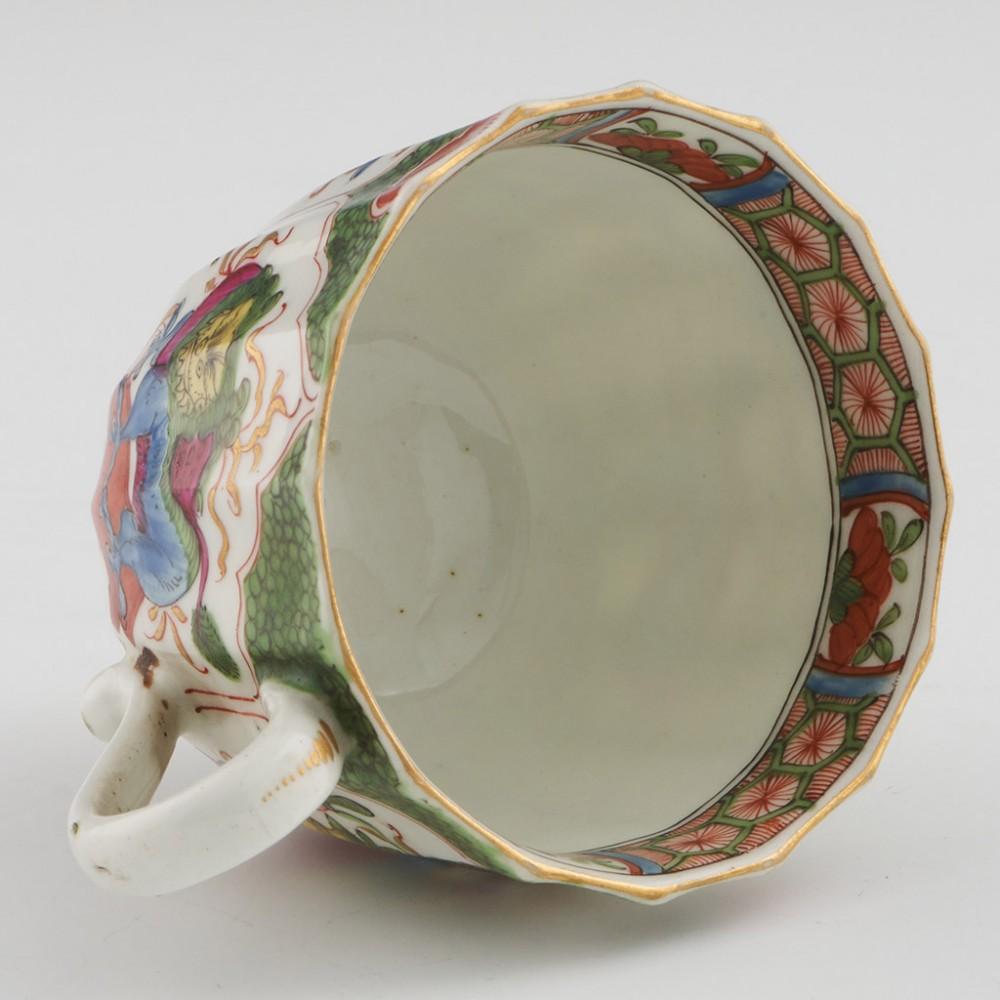 Fin du XVIIIe siècle Trio de porcelaines de Worcester - Dragons en compartiments, c1770 en vente