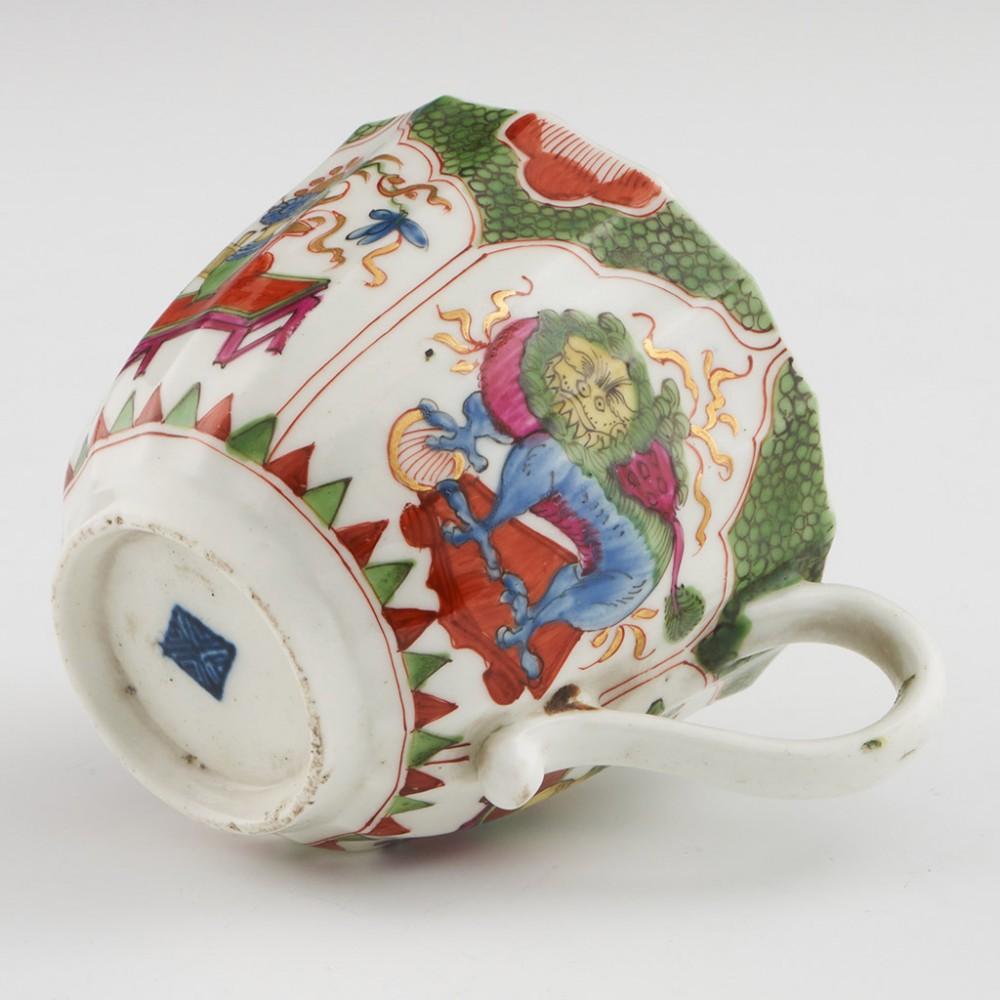 Porcelaine Trio de porcelaines de Worcester - Dragons en compartiments, c1770 en vente