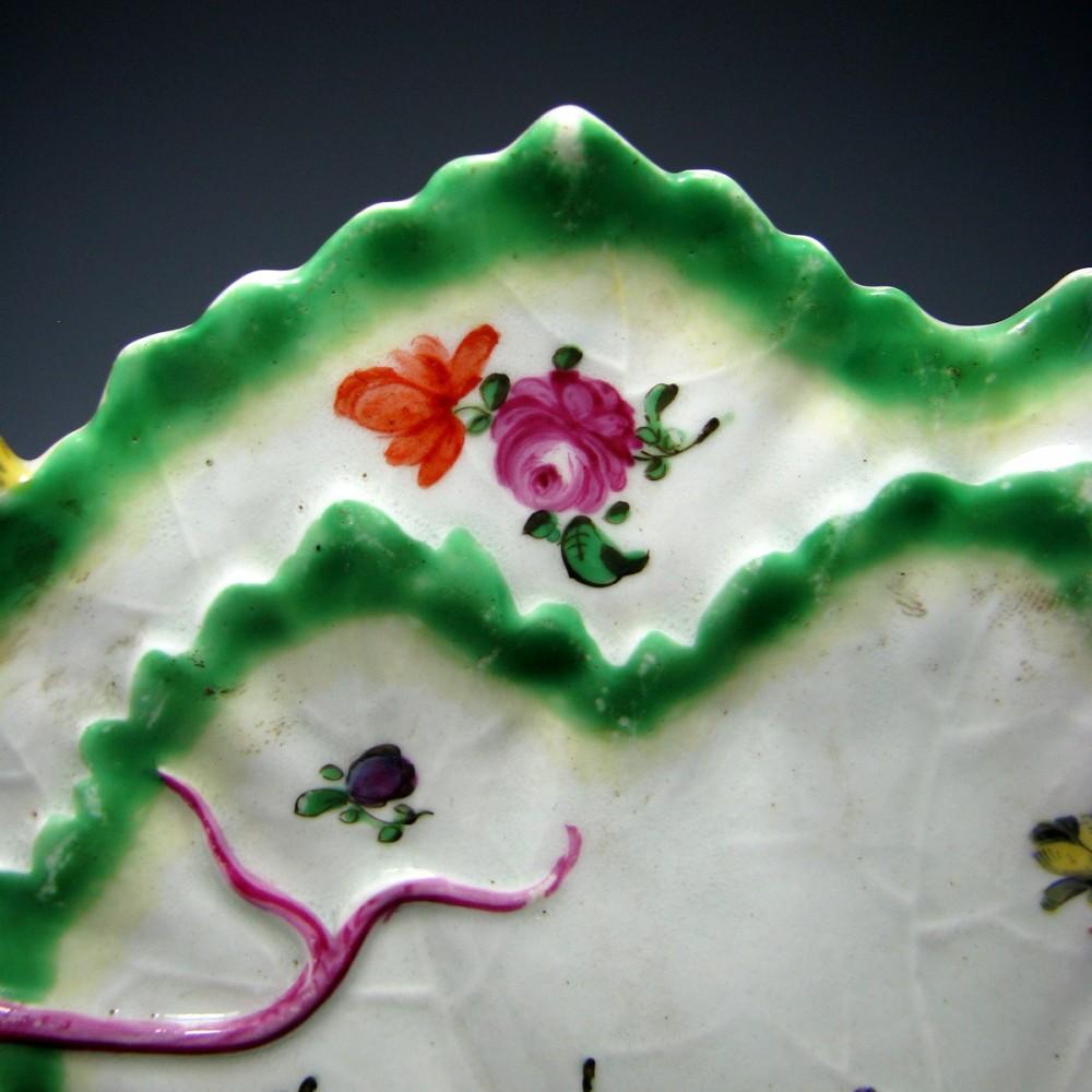 First Period Worcester Leaf Dish, 1765-1770 In Excellent Condition For Sale In Tunbridge Wells, GB
