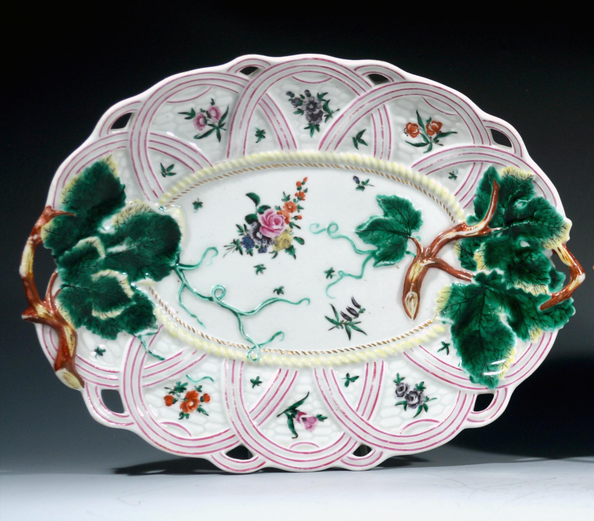 Georgian First Period Worcester Pair of Porcelain Basket Leaf Dishes, circa 1758-1760 For Sale