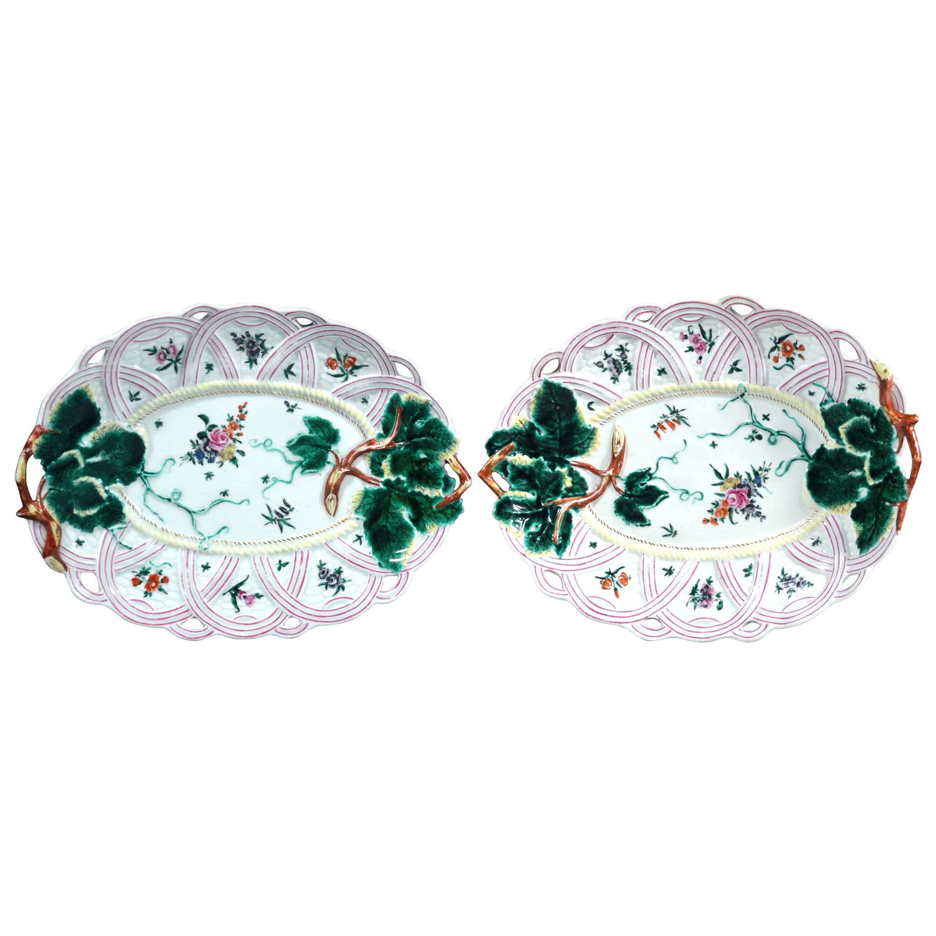 First Period Worcester Pair of Porcelain Basket Leaf Dishes, circa 1758-1760
