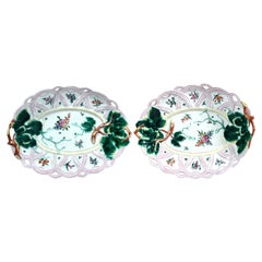 First Period Worcester Pair of Porcelain Basket Weave Leaf Dishes