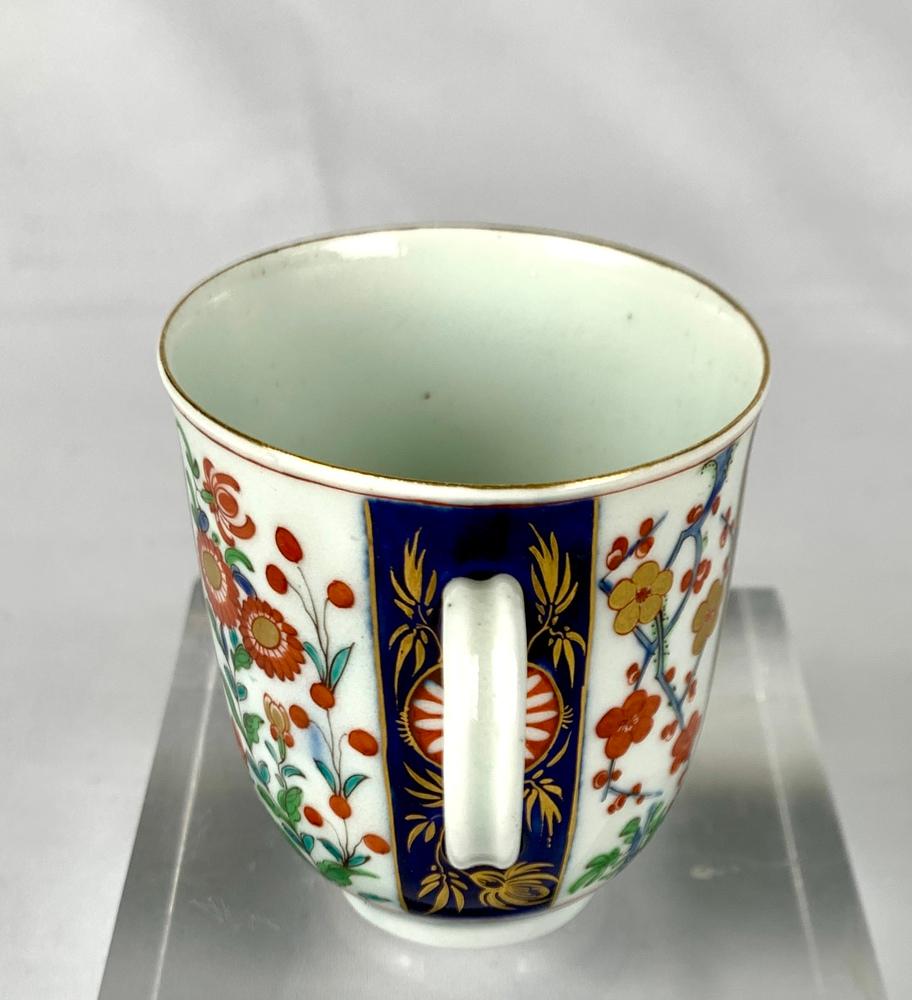 18th Century First Period Worcester Porcelain Cup and Saucer Queen’s Pattern Circa 1770 For Sale
