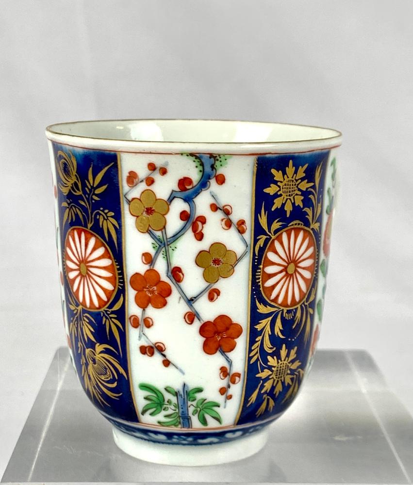 First Period Worcester Porcelain Cup and Saucer Queen’s Pattern Circa 1770 For Sale 1