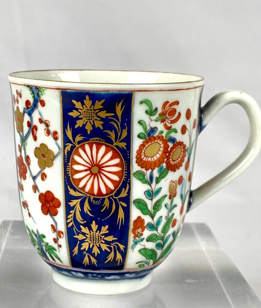 First Period Worcester Porcelain Cup and Saucer Queen’s Pattern Circa 1770 For Sale 2