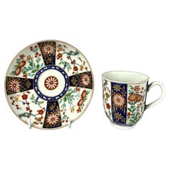 Taza y Platillo de Porcelana Worcester de Primera Época Patrón de la Reina Circa 1770