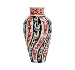 Jarrón de porcelana de Worcester de la primera época, con el motivo «Queen Charlotte» de Imari Porcelain