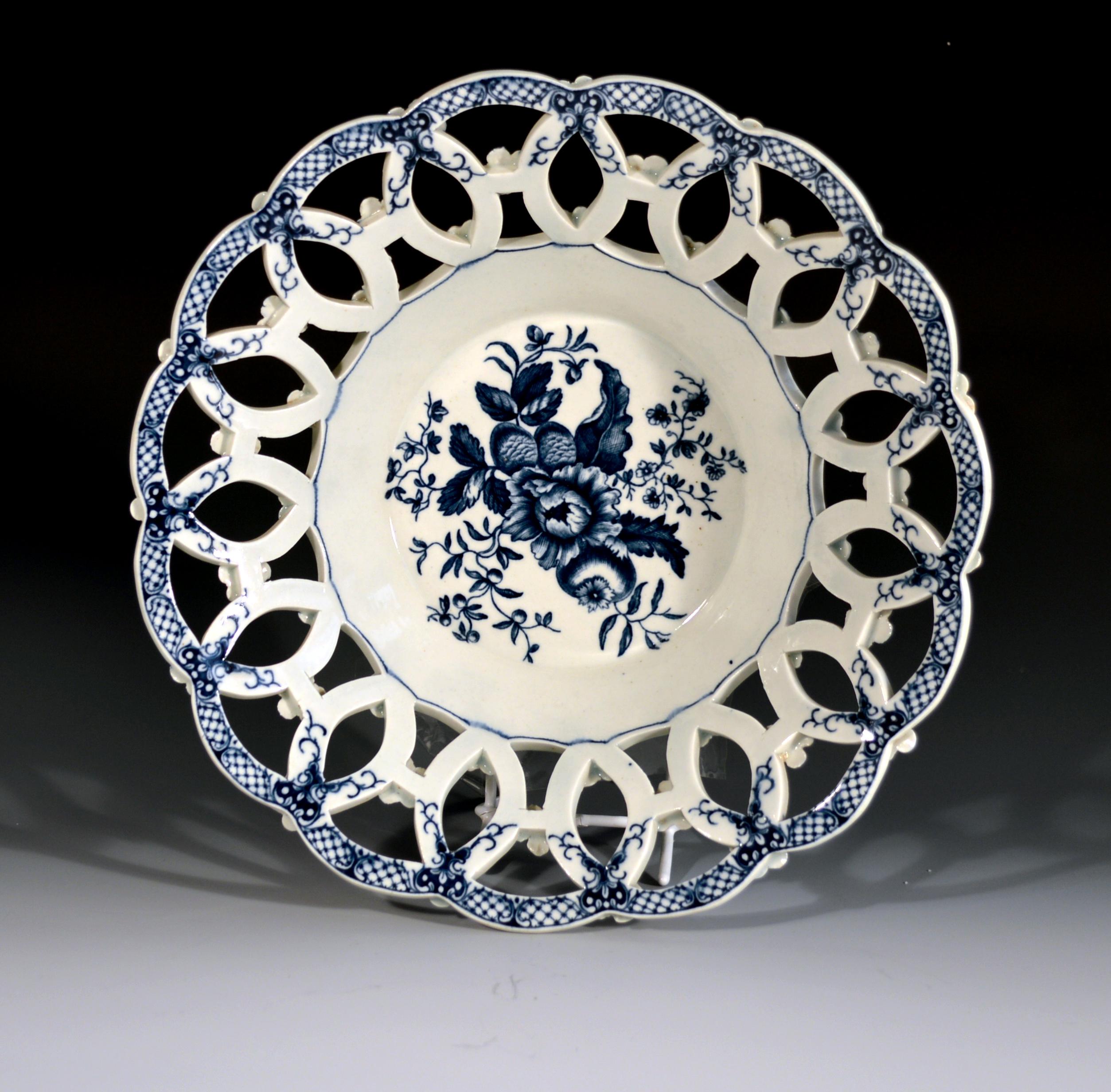 First Period Worcester Porcelain Large Pair of Openwork Fruit Baskets For Sale 4