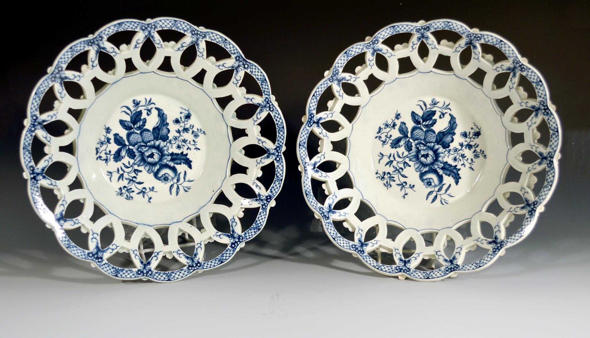 First Period Worcester Porcelain Large Pair of Openwork Fruit Baskets For Sale 2
