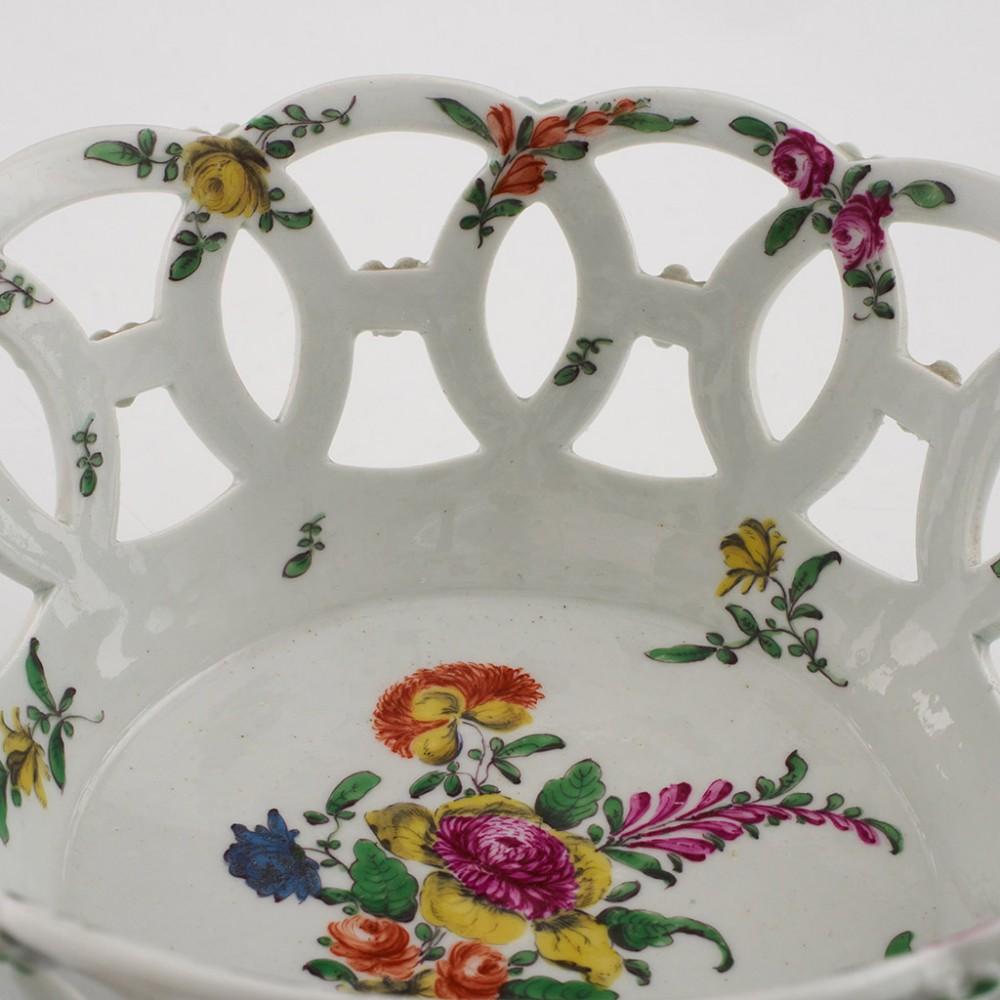 First Period Worcester Porcelain Pierced Basket c1770 In Good Condition For Sale In Tunbridge Wells, GB