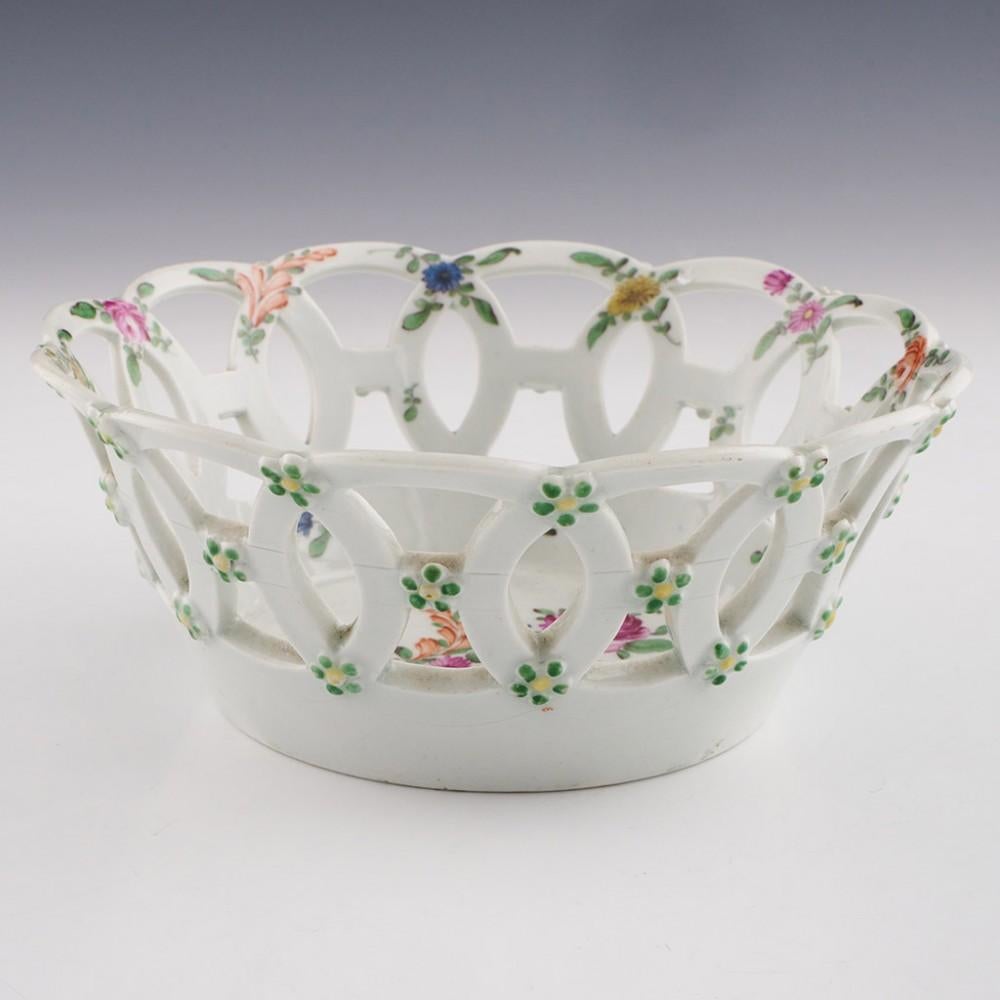 First Period Worcester Porcelain Pierced Basket c1770 In Good Condition For Sale In Tunbridge Wells, GB