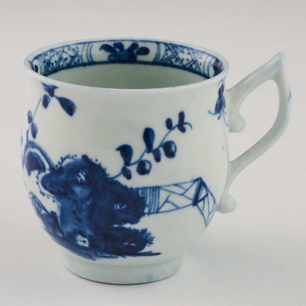  Worcester Porcelain Coffee Cup and Saucer - Warbler Pattern 1754-60 In Good Condition For Sale In Tunbridge Wells, GB