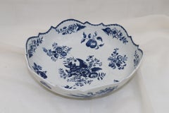 First period Worcester salad or junket bowl decorated with Pine Cone pattern
