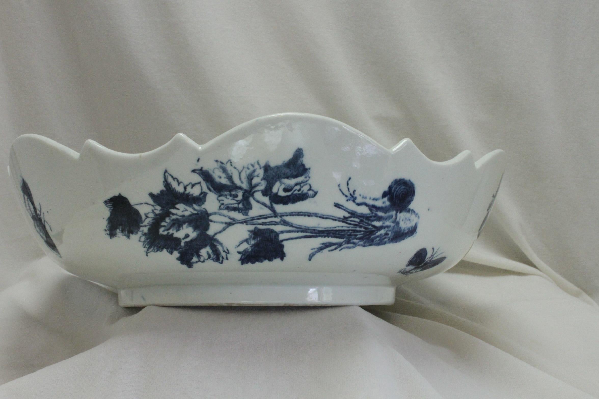 George III First Period Worcester Salad or Junket Bowl Pine Cone Pattern For Sale