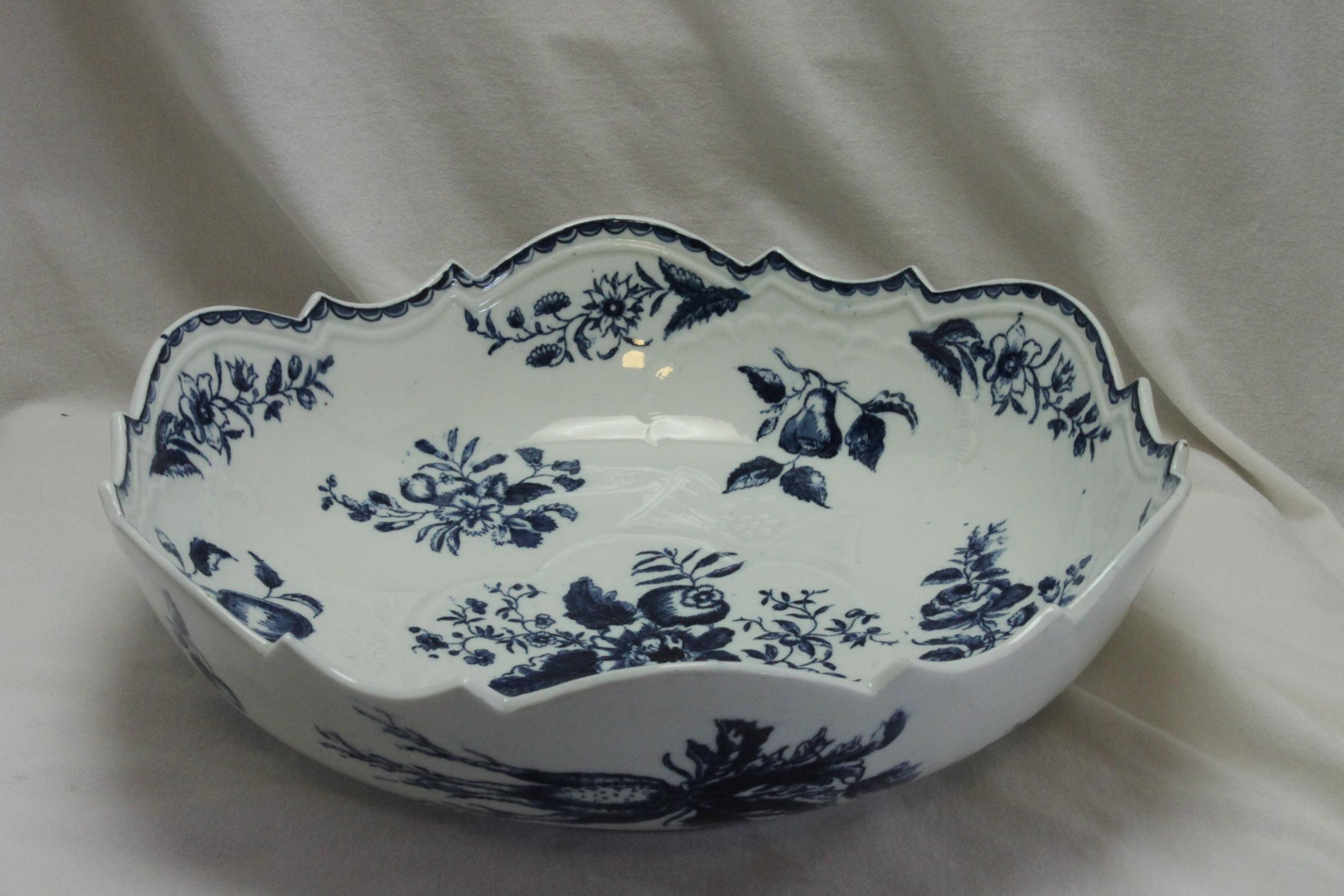 Late 18th Century First Period Worcester Salad or Junket Bowl Pine Cone Pattern For Sale