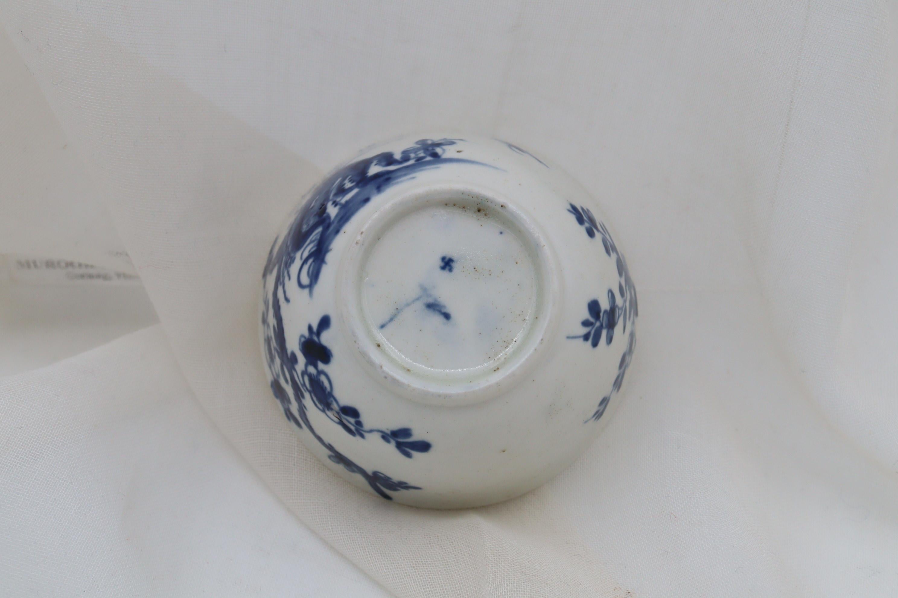 Hand-Painted First period Worcester tea bowl & saucer Prunus Root pattern For Sale