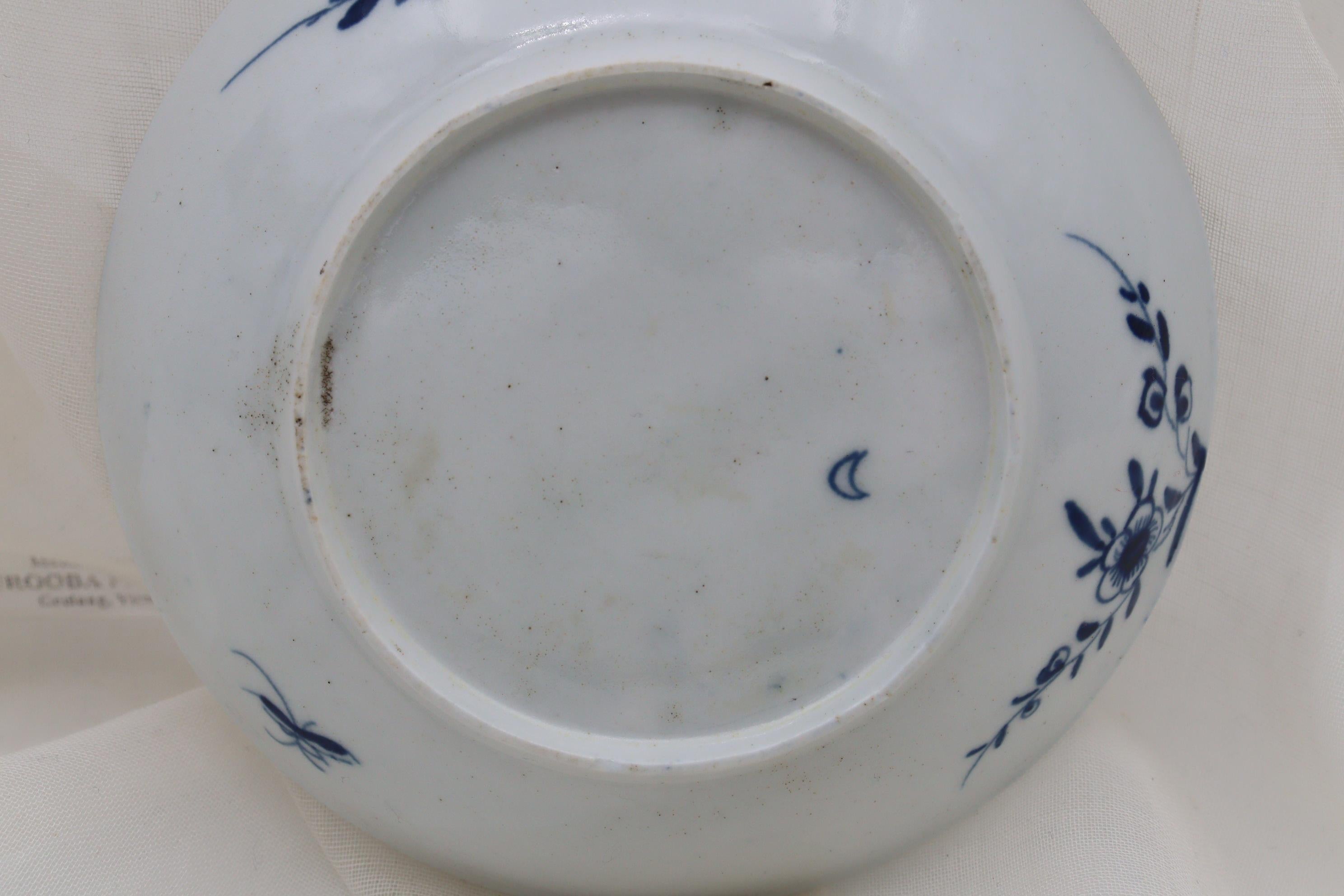 First period Worcester tea bowl & saucer Prunus Root pattern In Good Condition For Sale In East Geelong, VIC
