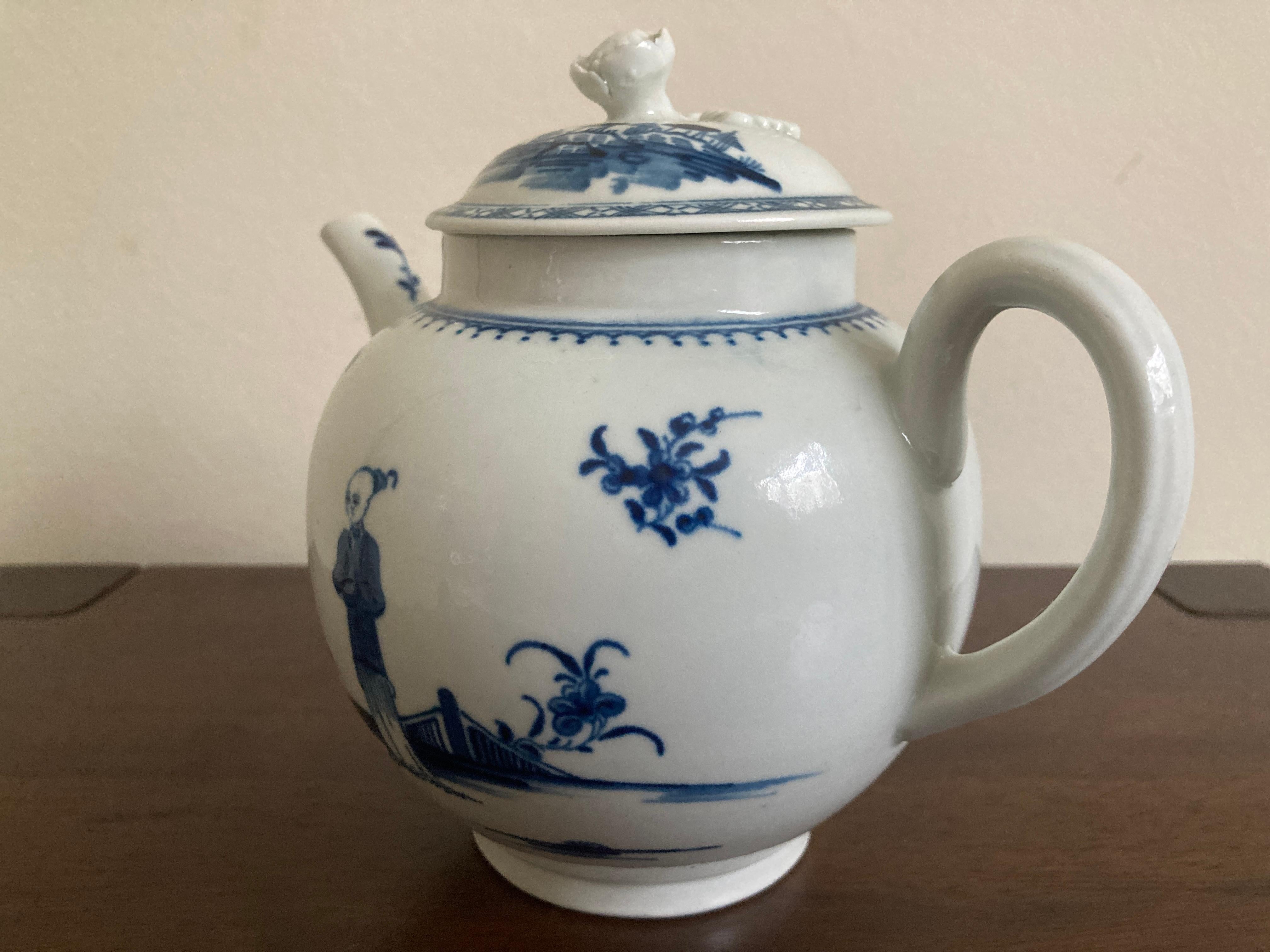 Late 18th Century First Period Worcester Teapot 'Waiting Chinaman' Pattern circa 1770 For Sale