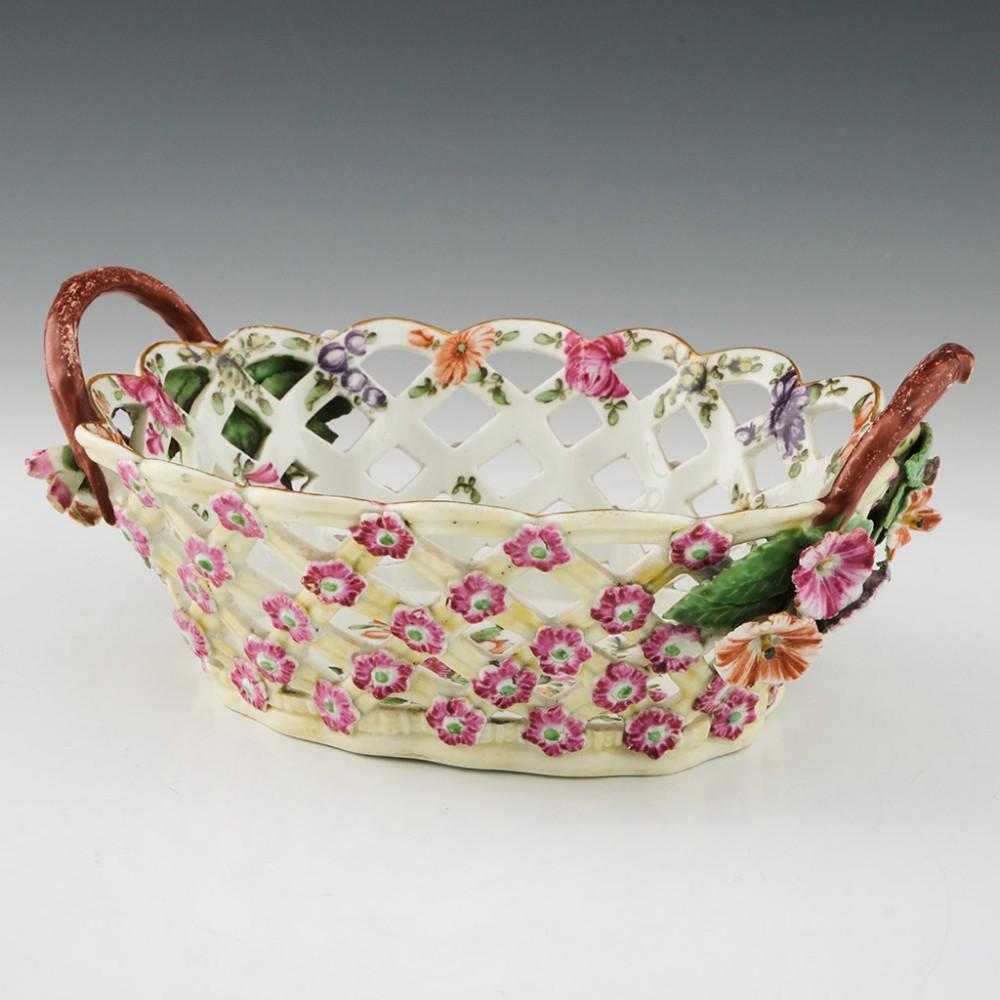 George III First Period Worcester Yellow Ground Basket, circa 1770 For Sale