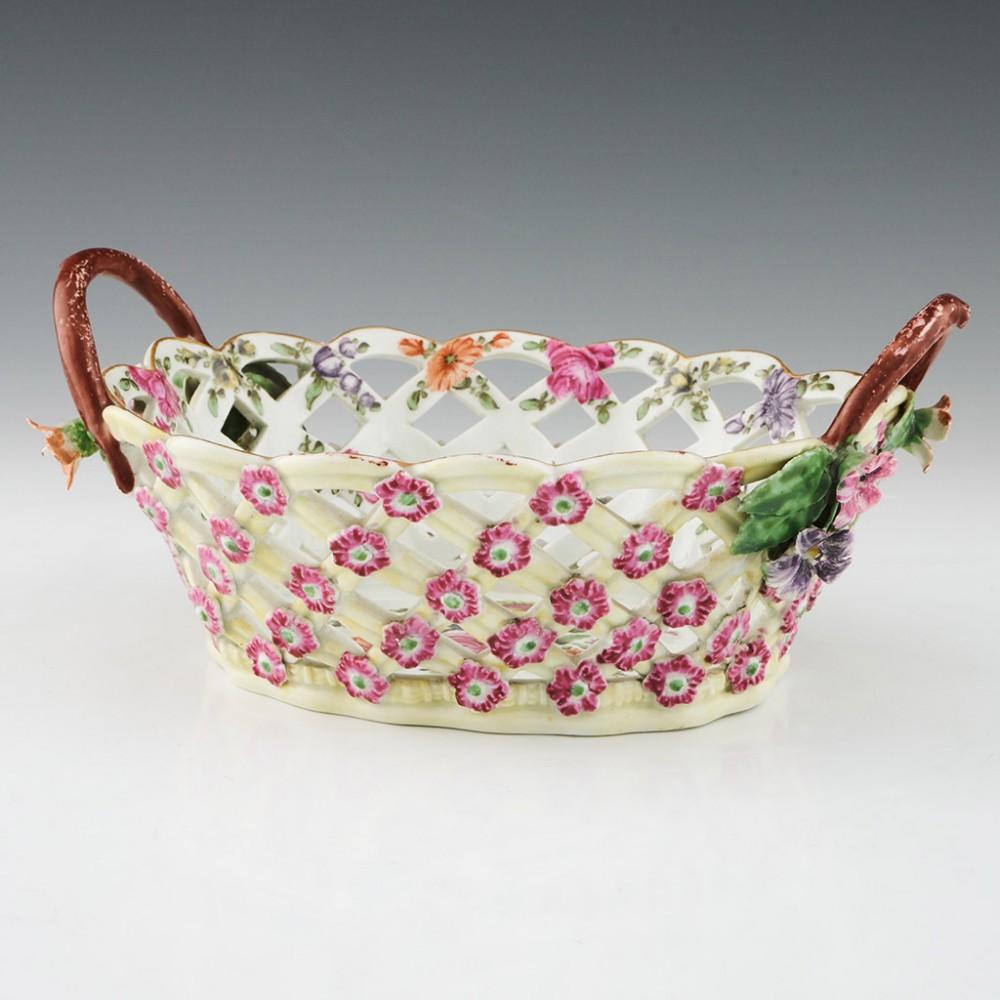 George III First Period Worcester Yellow Ground Dessert Basket, c1770 For Sale