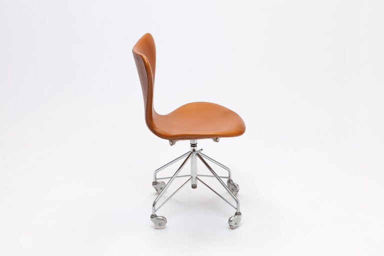 First Series Cognac Leather Arne Jacobsen 3117 Desk Swivel Chair by Fritz Hansen For Sale 2