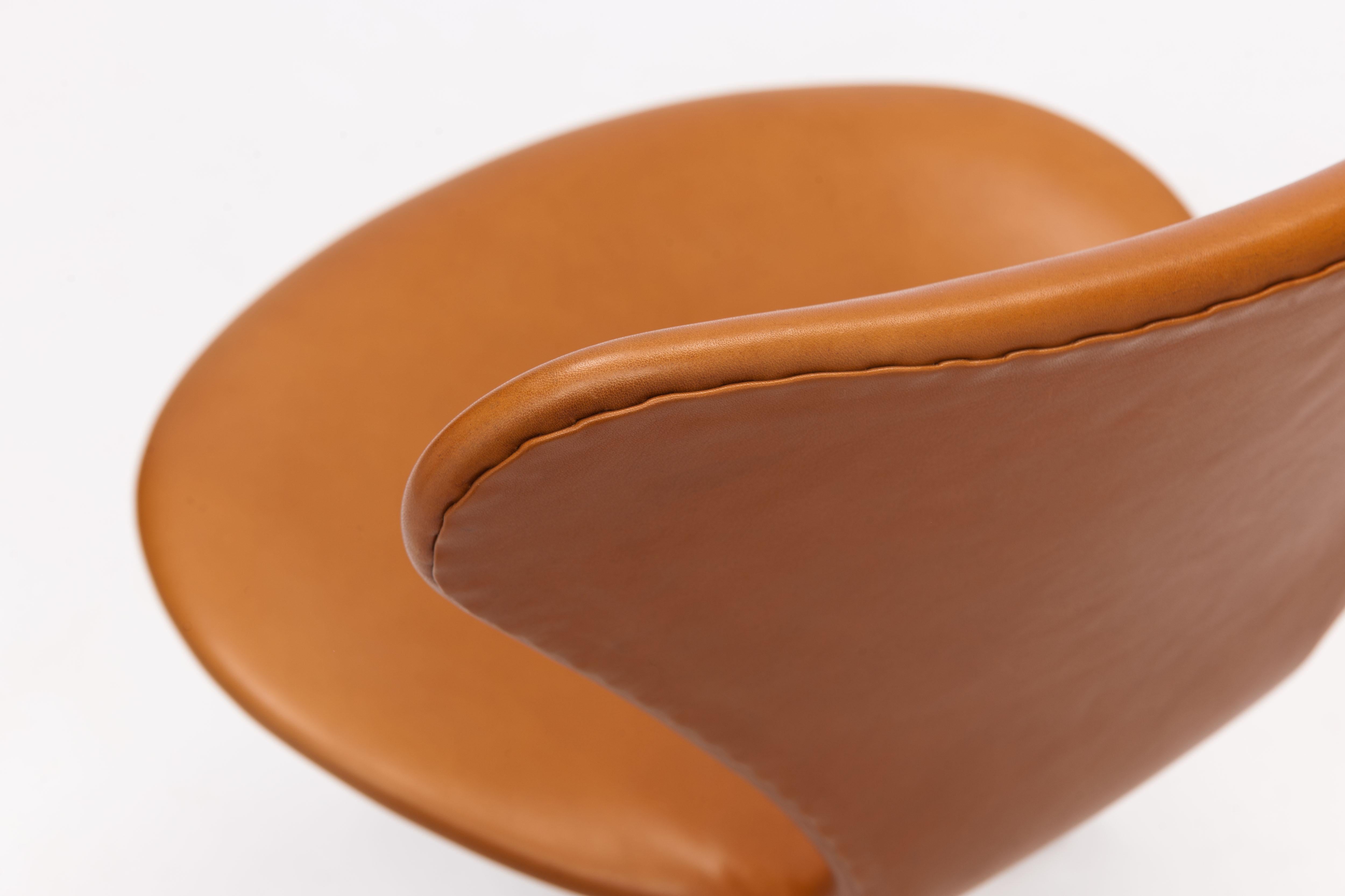 Cognac Arne Jacobsen 3117 Desk Swivel Chair by Fritz Hansen  3