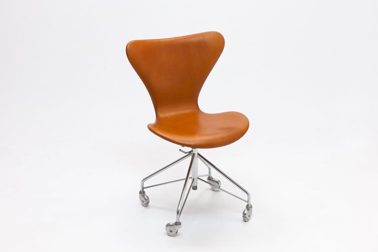 Danish First Series Cognac Leather Arne Jacobsen 3117 Desk Swivel Chair by Fritz Hansen For Sale