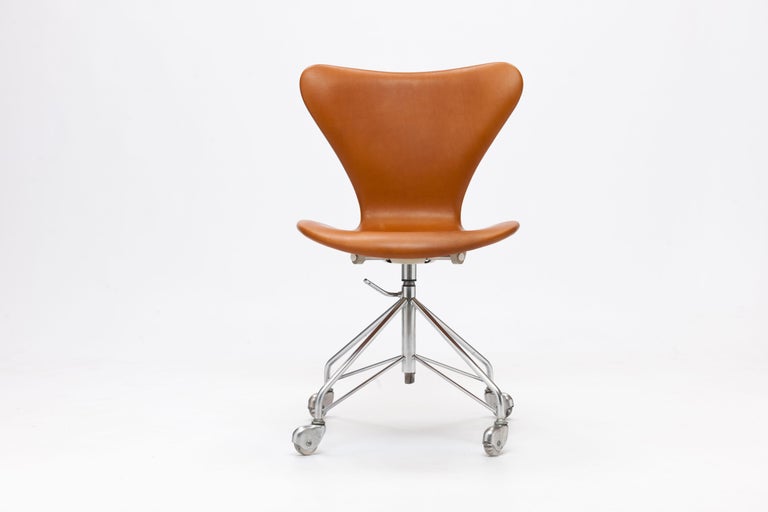 Polychromed First Series Cognac Leather Arne Jacobsen 3117 Desk Swivel Chair by Fritz Hansen For Sale
