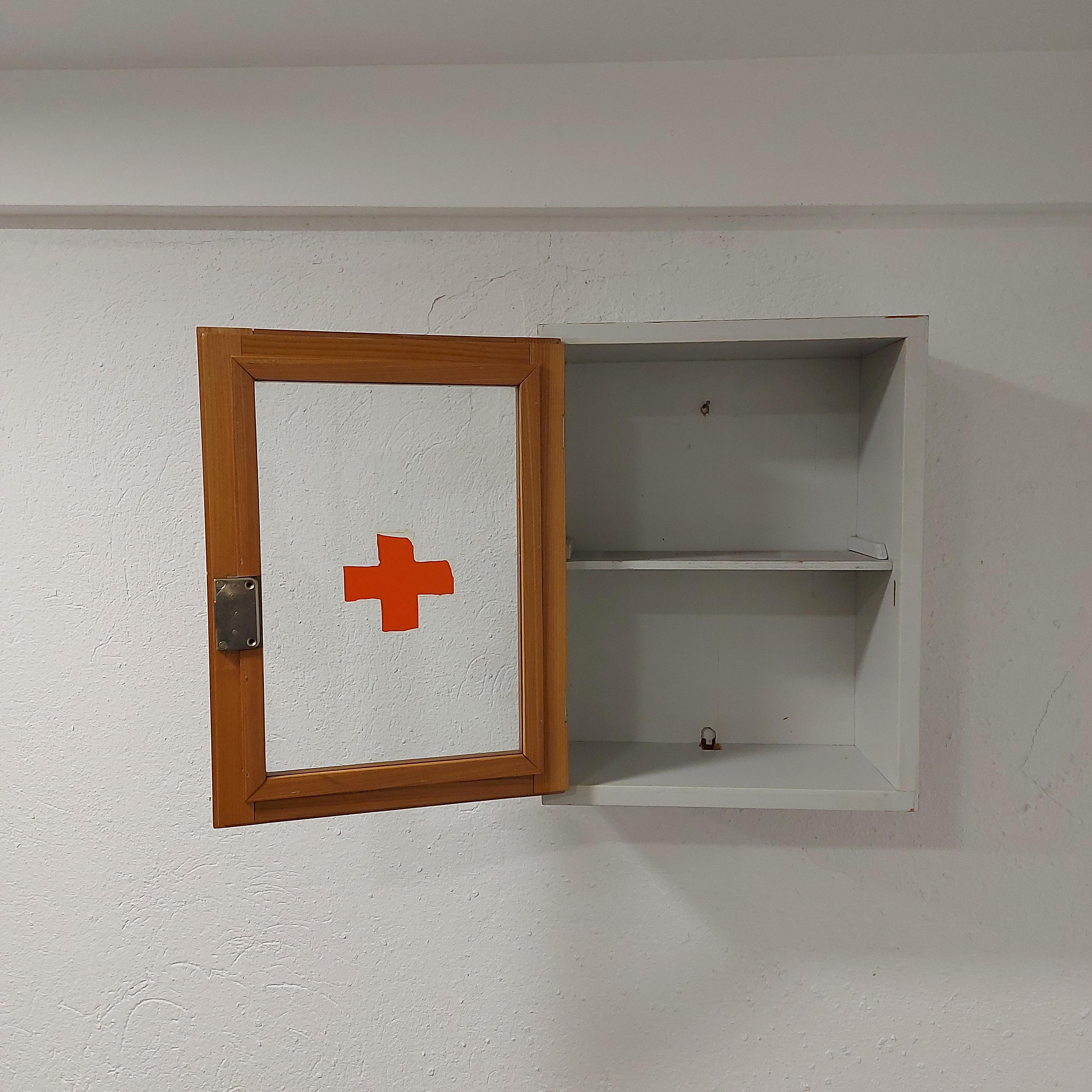 Firstaid Cabinet 1970s In Good Condition For Sale In Ljubljana, SI