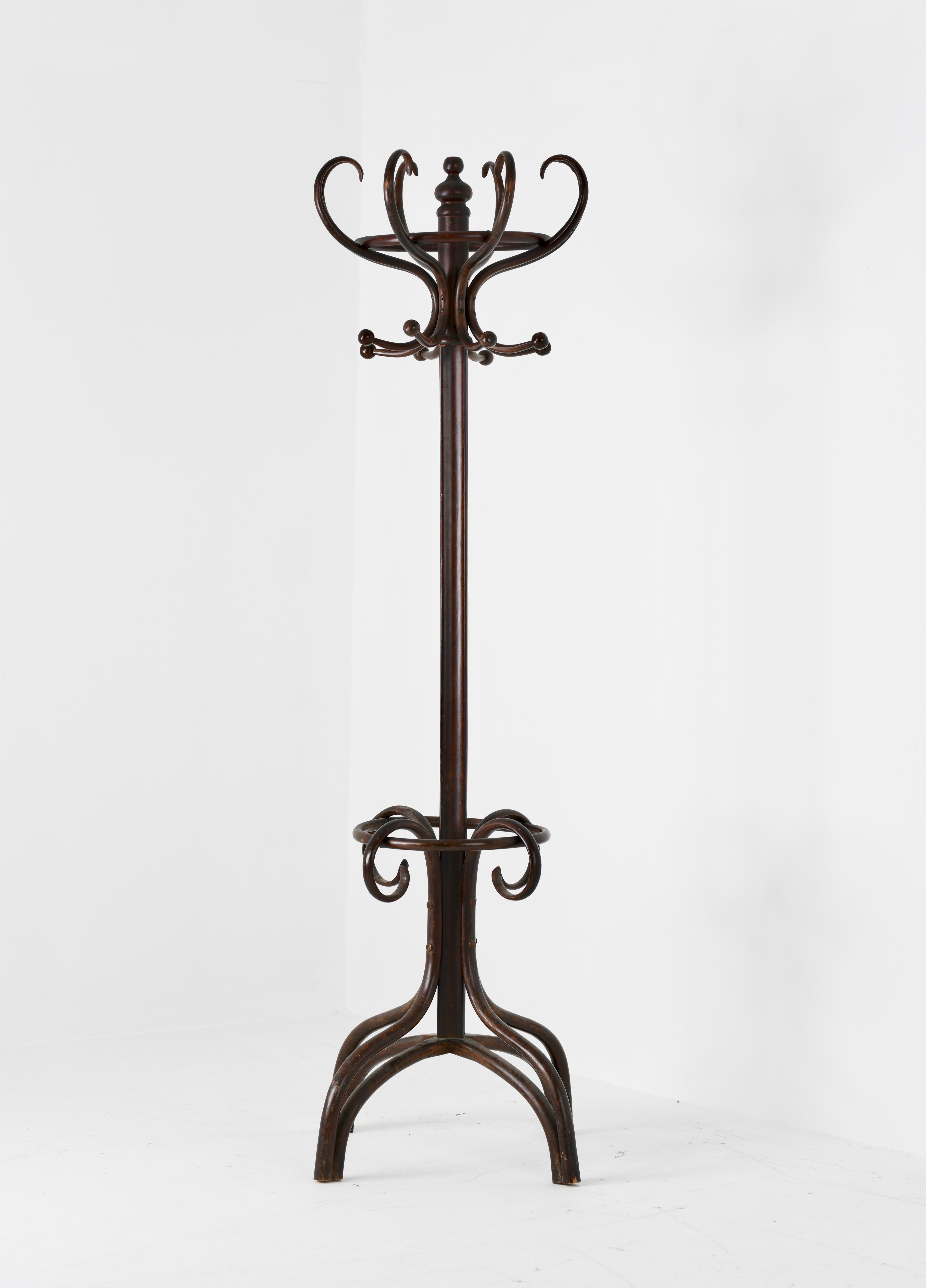 'Fischel' steam bentwood coat tree in the Secessionist School. This period example still retains the original paper label. Eight arm top, swivels to facilitate hanging and accessing your garments. Wonderful original condition.
The base has four