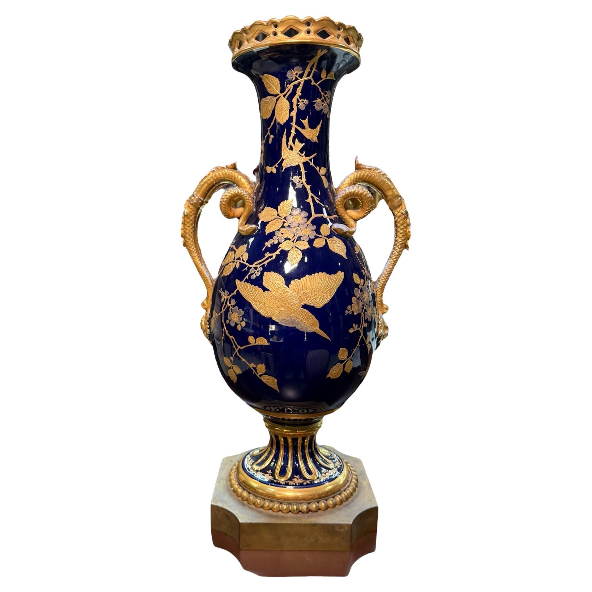 Jarrón urna de porcelana dorada azul cobalto Fischer And Mieg
