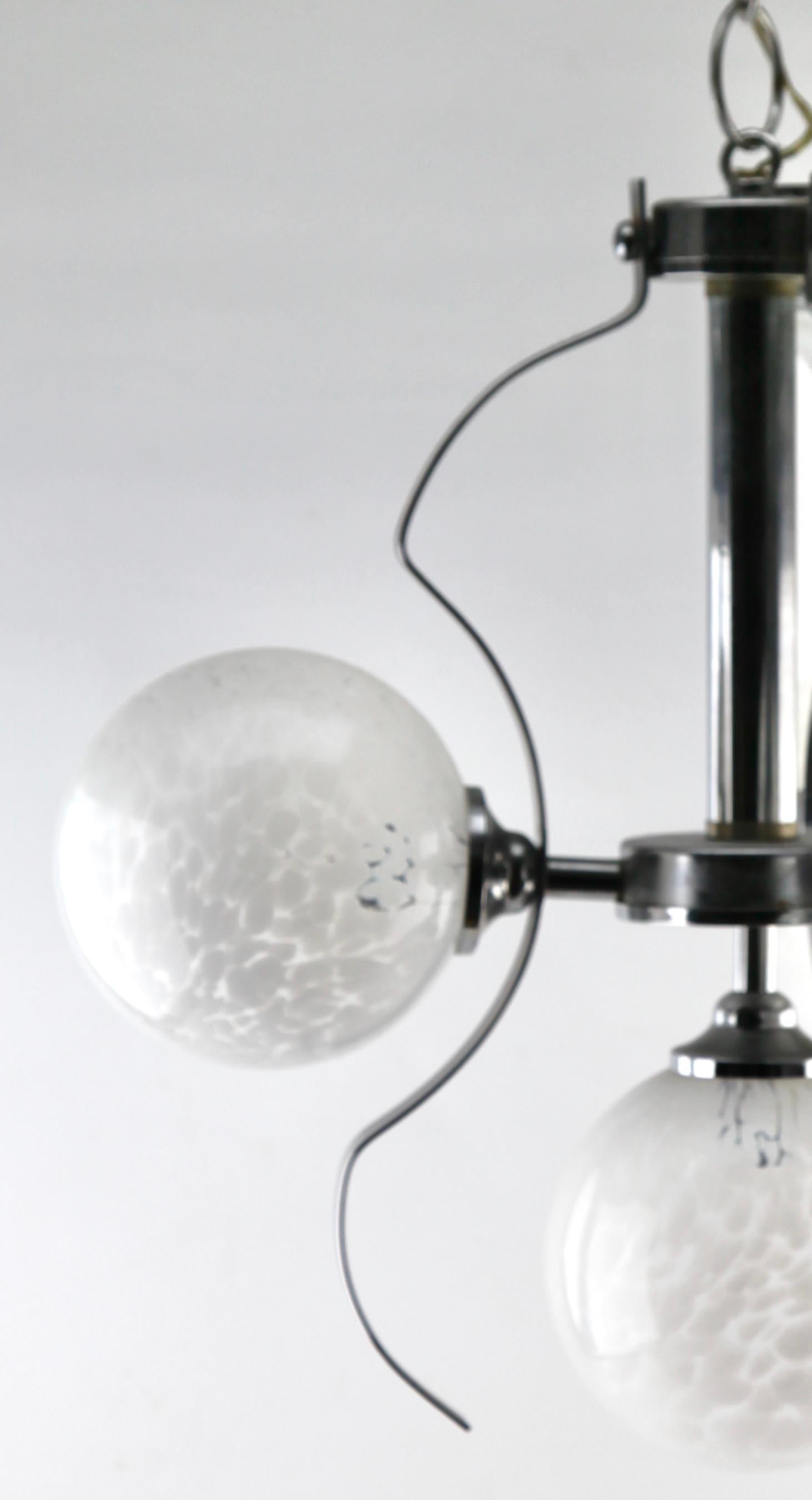 Allemand Fischer Leuchten Allemagne, lampe à suspension à tige boule tourbillonnante avec 3 lampes globulaires en vente