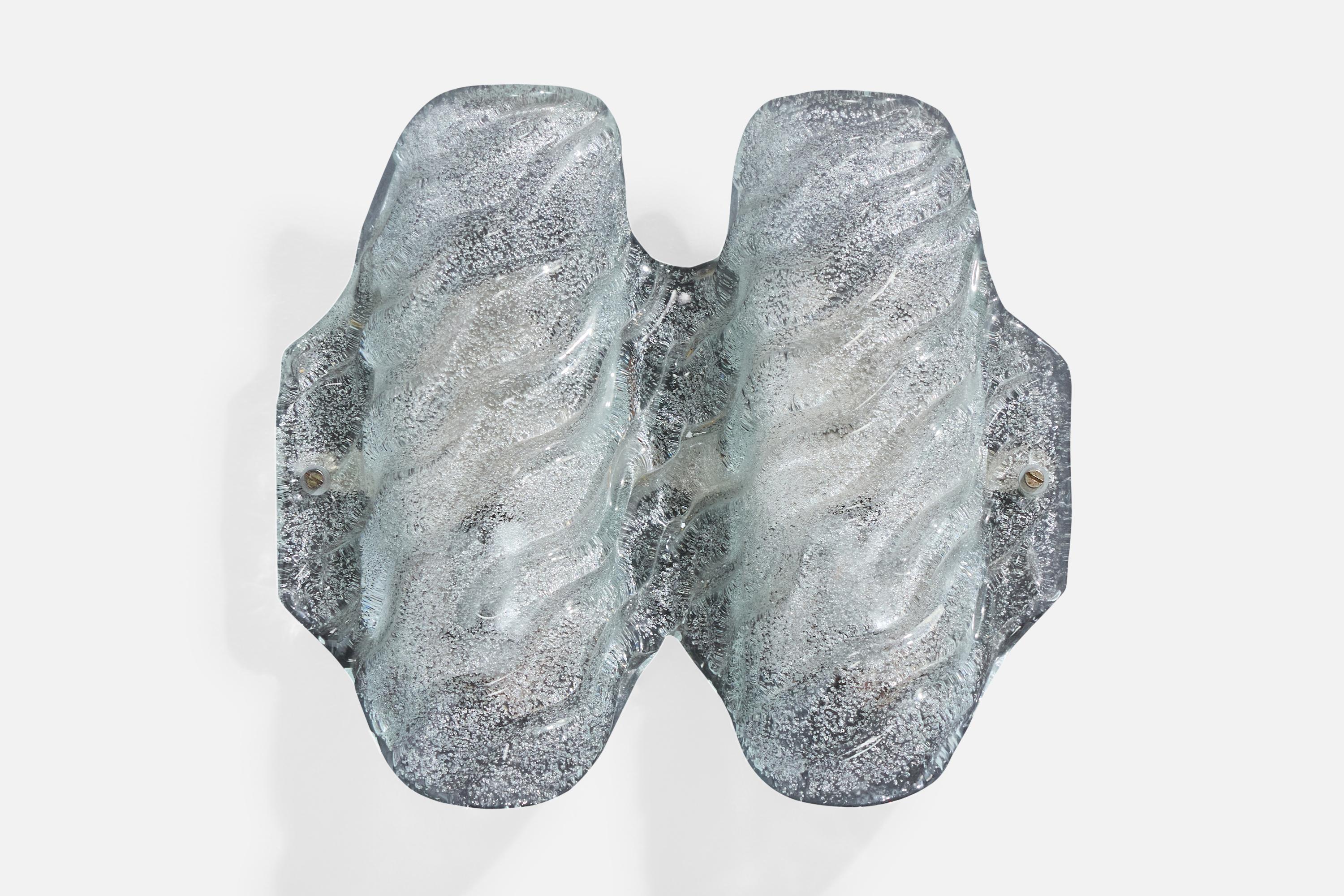 Aplique pulegoso de cristal y metal fabricado por Fischer Leuchten, Alemania, c. 1960.

Dimensiones totales (en pulgadas): 10,0 