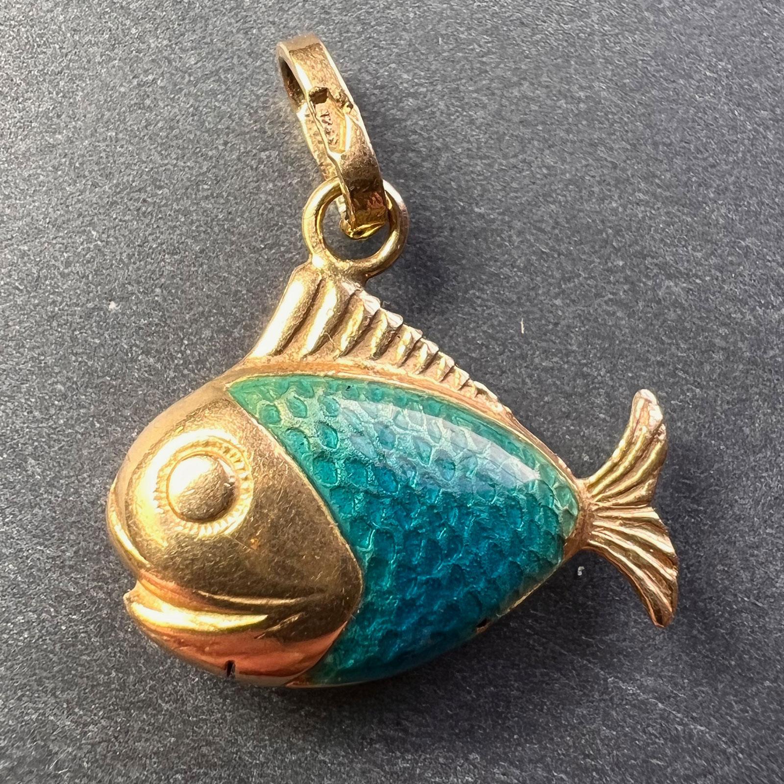 An 18 karat (18K) yellow gold charm pendant designed as a fish with blue enamel detail. Stamped 750 for 18 karat gold and 39AR for Italian manufacture to the bail.
 
Dimensions: 1.9 x 2.1 x 0.55 cm (not including jump ring)
Weight: 2.28 grams
