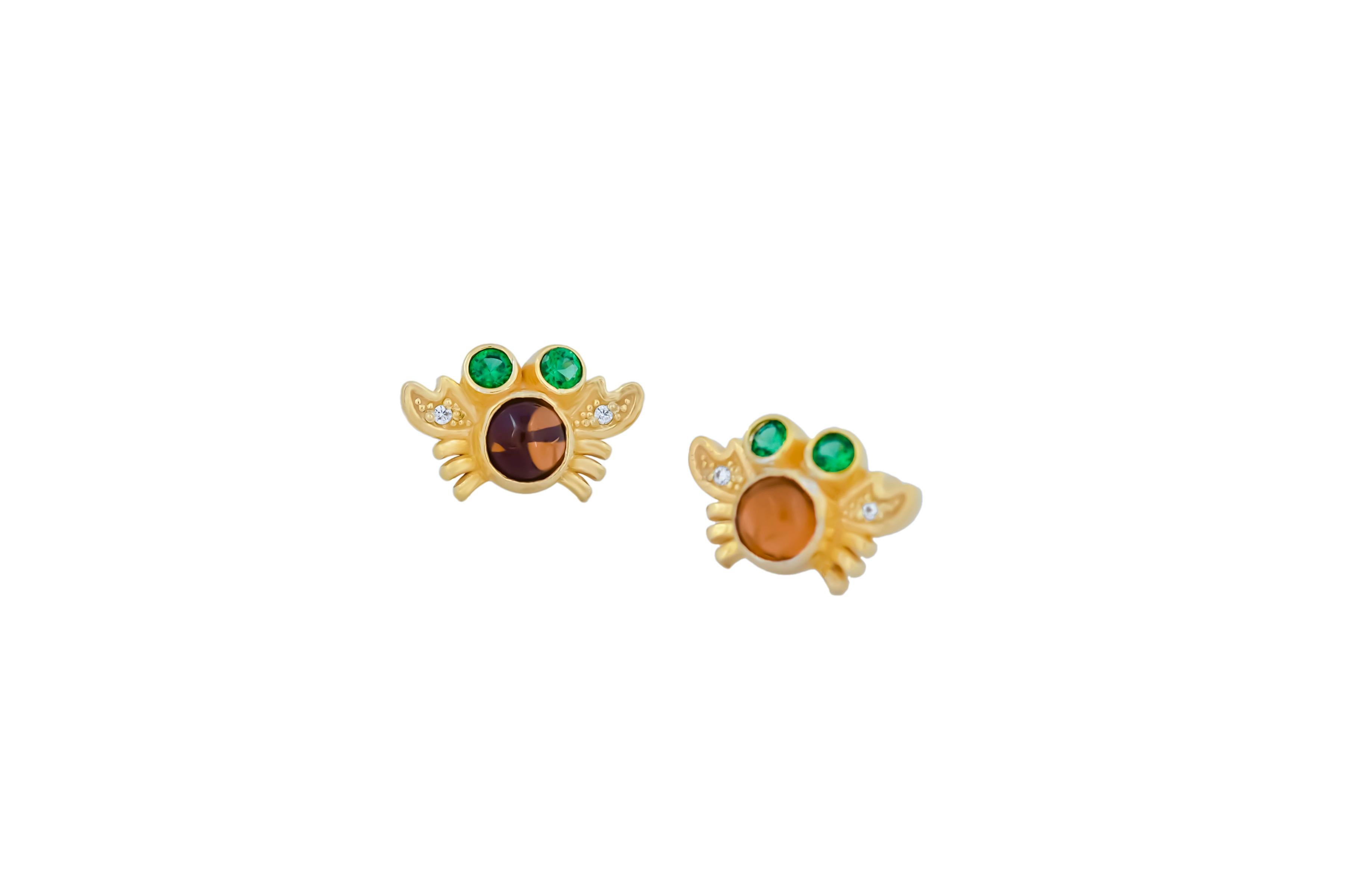 3 pair of earrings studs:  Fish, crab and flower  In New Condition In Istanbul, TR