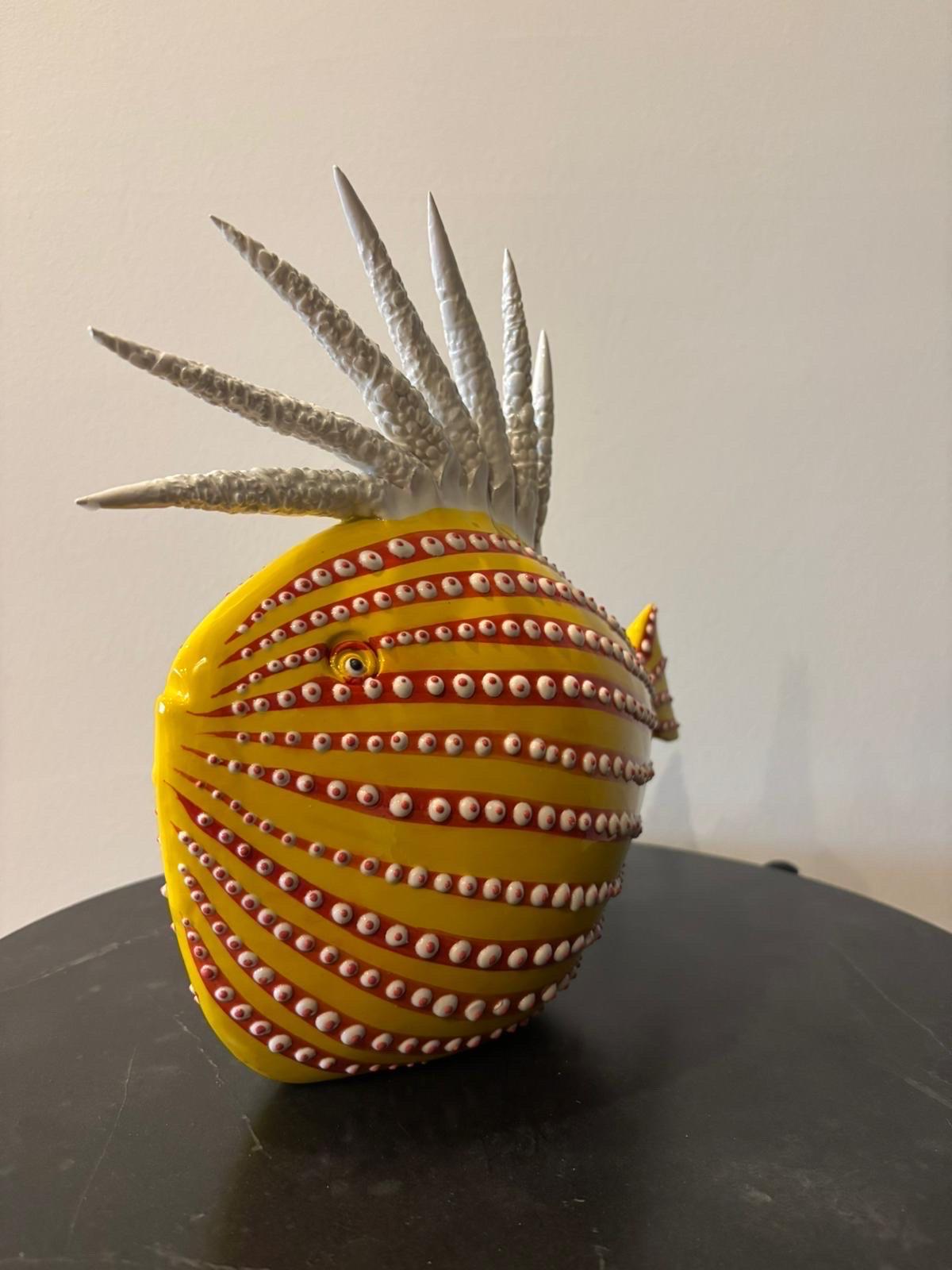 Fisch. Handgefertigtes und handbemaltes keramisches Dekorationsdesign. Italien, 2025. Maßgeschneidert. im Zustand „Neu“ im Angebot in San Miniato PI, IT