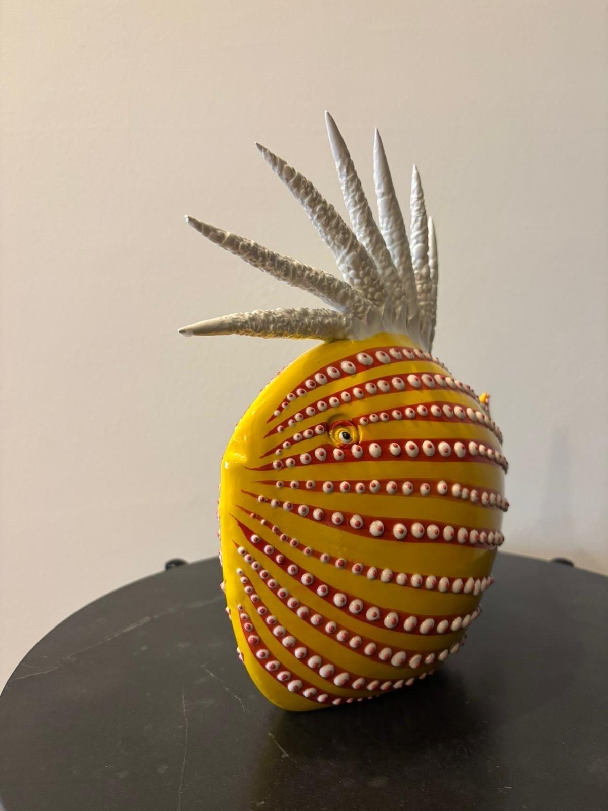 Fisch. Handgefertigtes und handbemaltes keramisches Dekorationsdesign. Italien, 2025. Maßgeschneidert. (Keramik) im Angebot